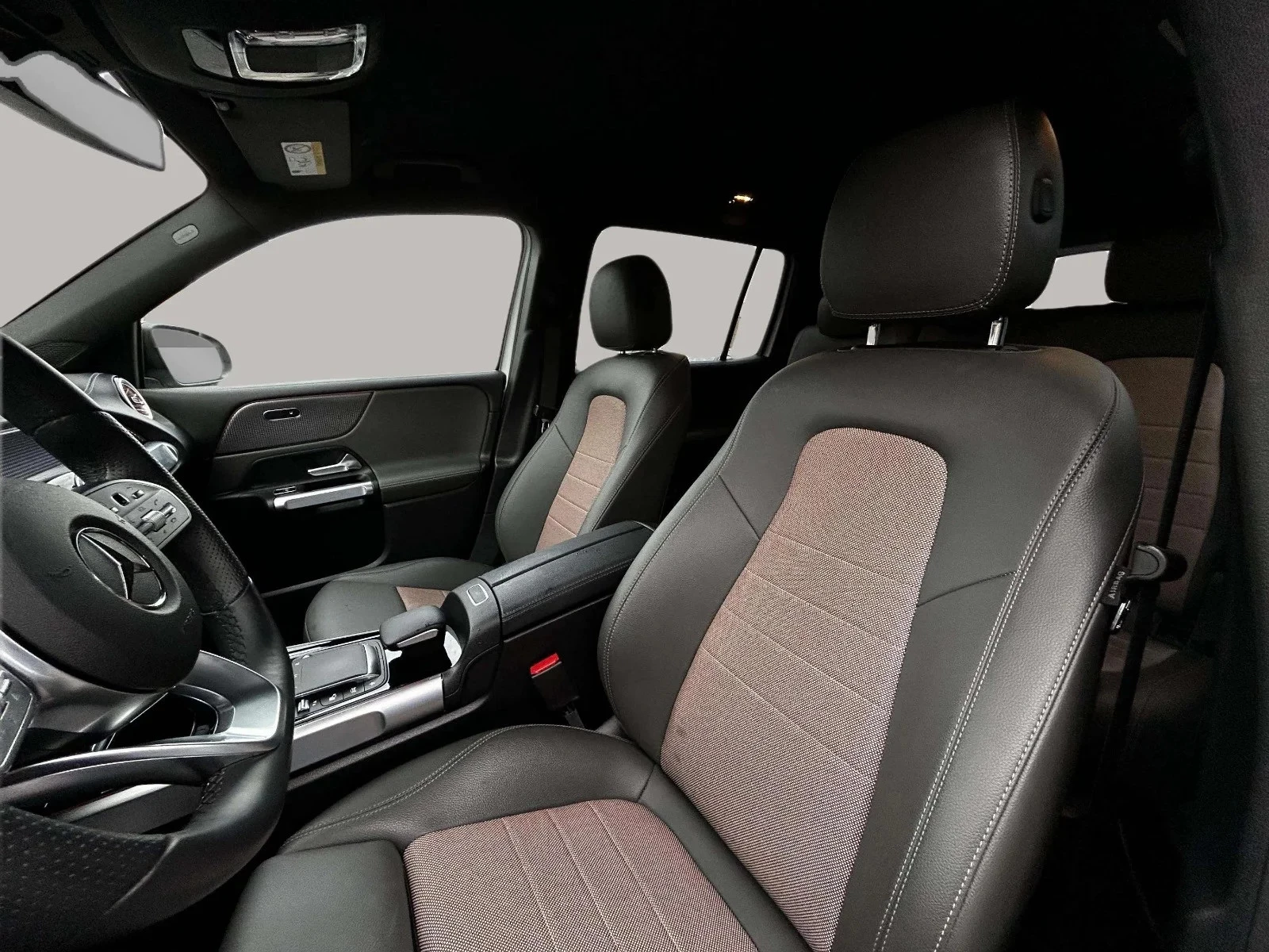 Mercedes-Benz-EQB-image-11