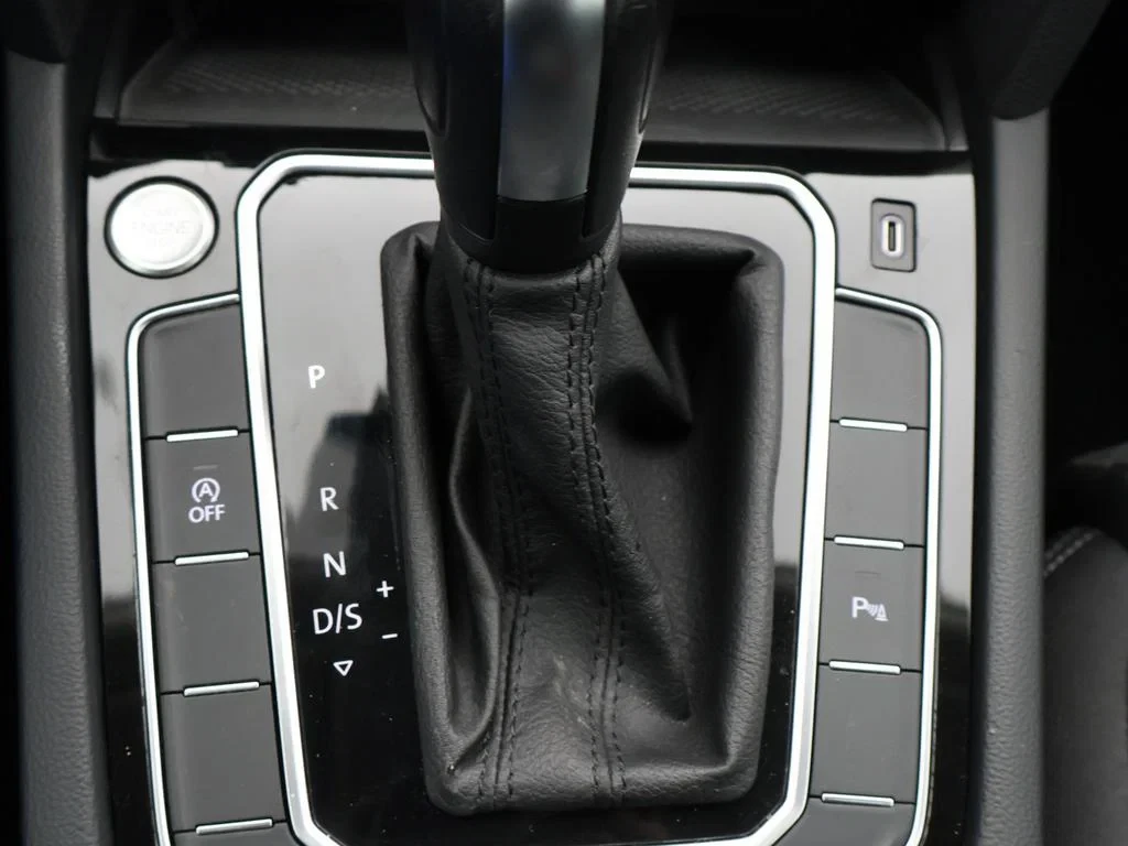Volkswagen-Passat-image-23