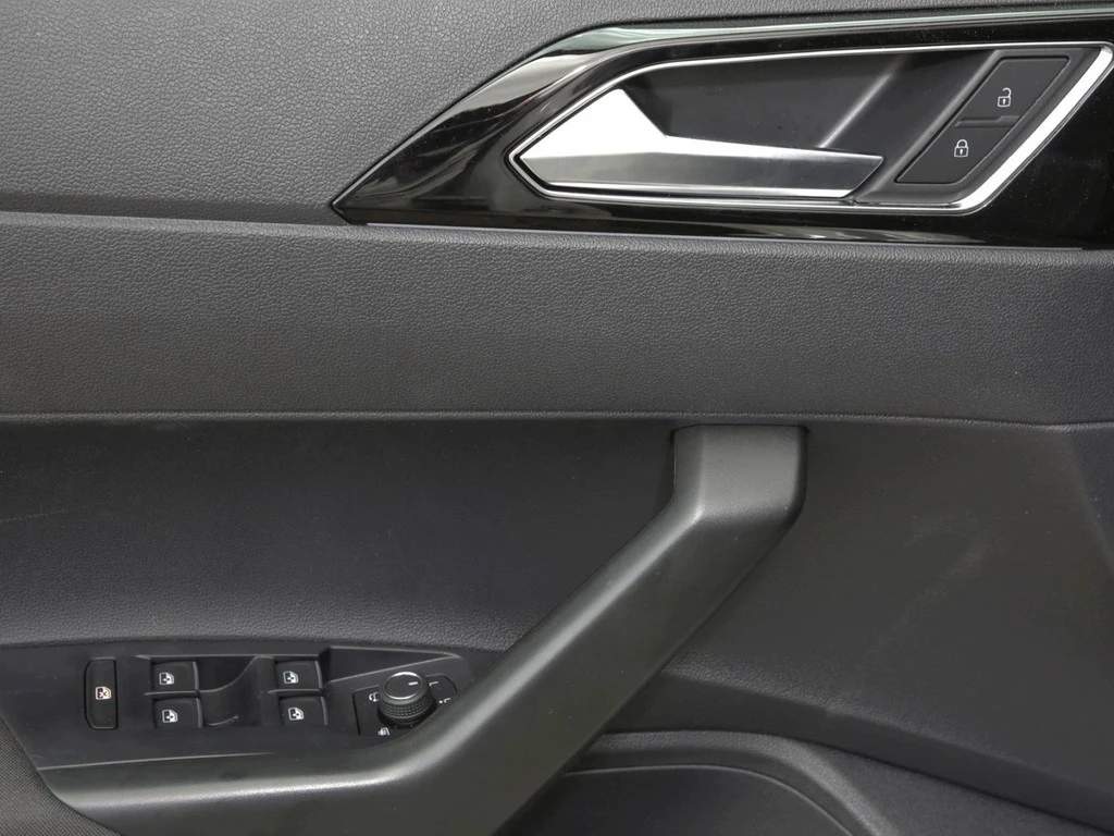 Volkswagen-Polo-image-15