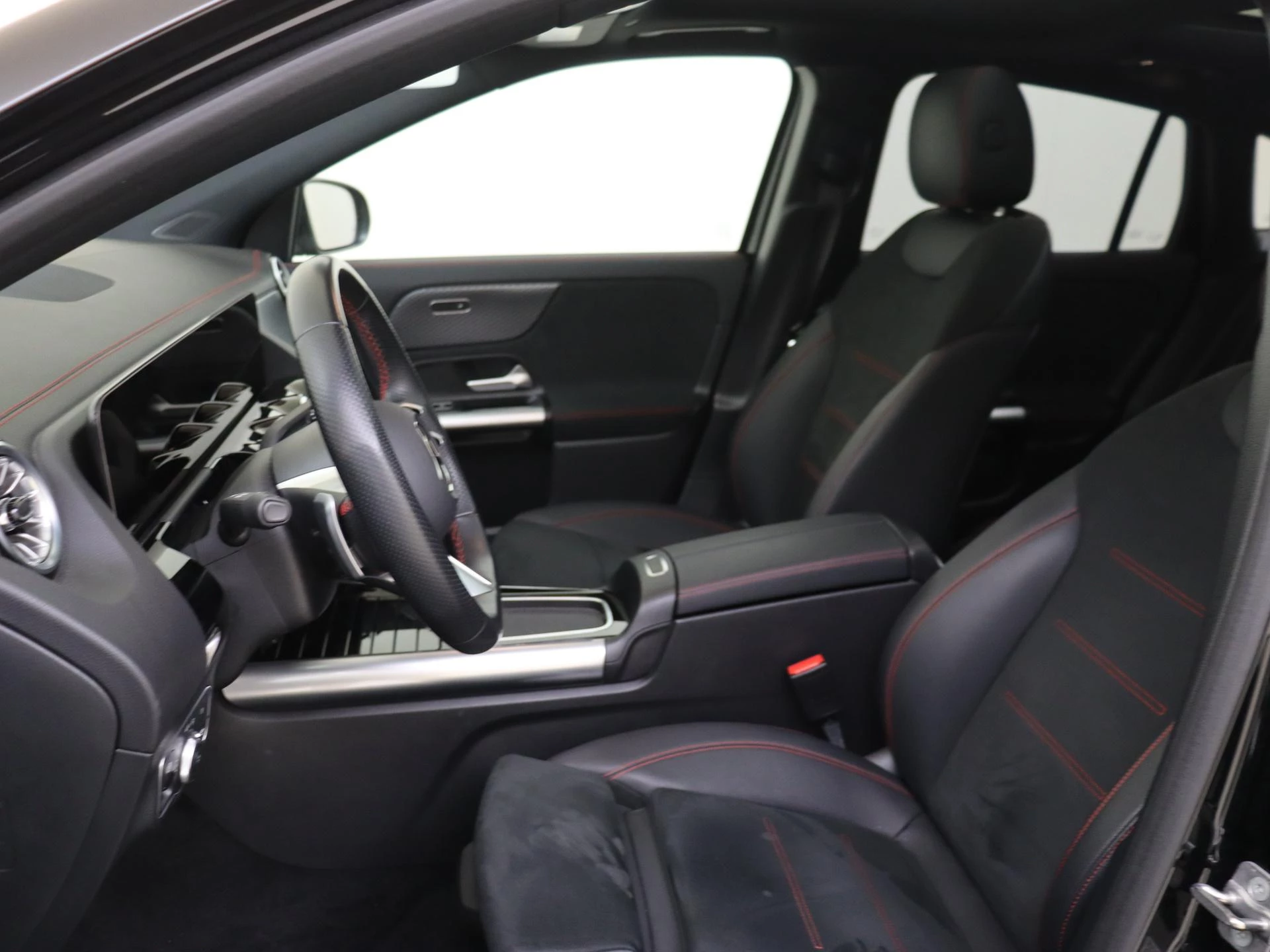 Mercedes-Benz-EQA-image-10