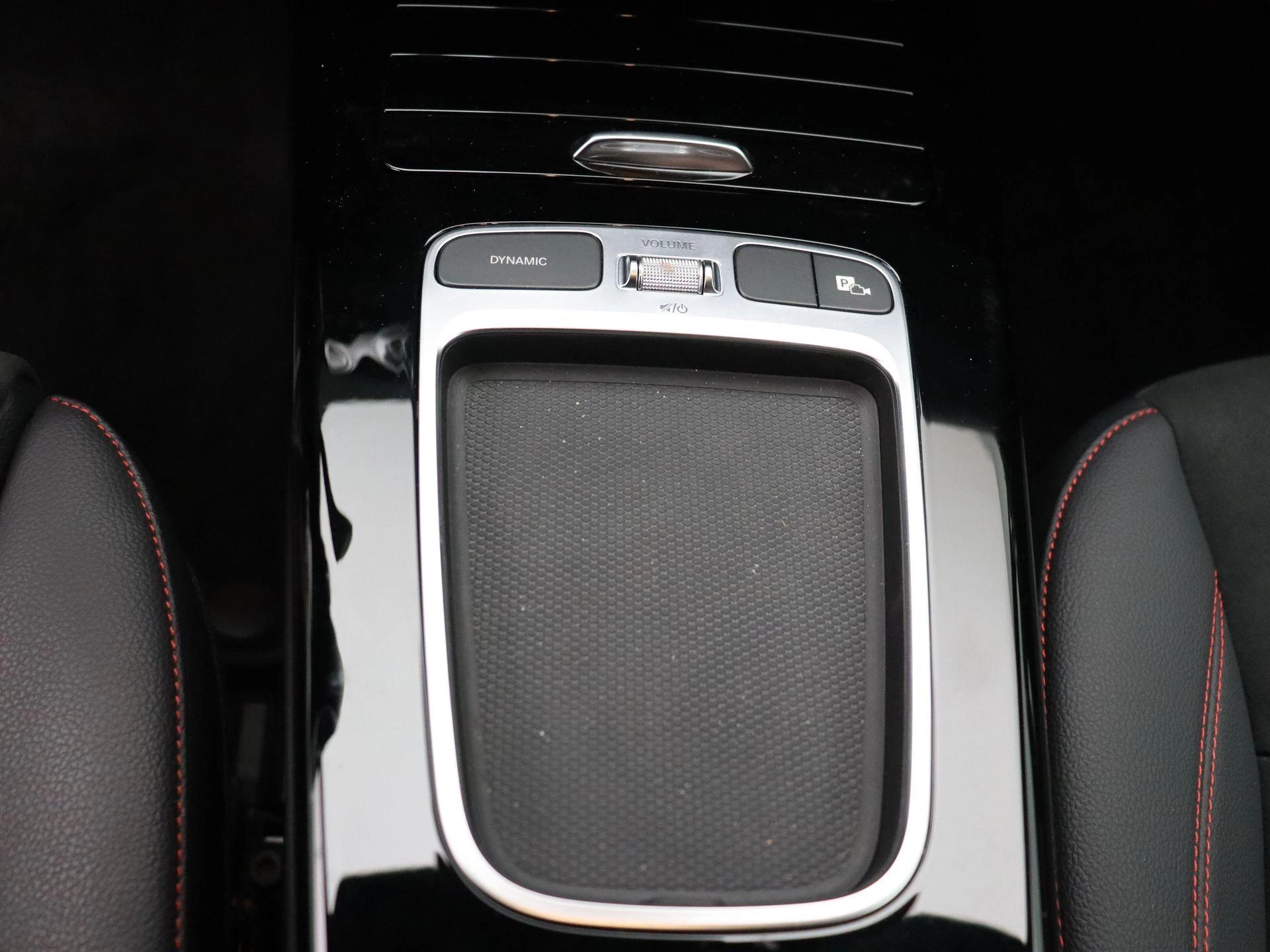 Mercedes-Benz A-Klasse 250 e AMG Line Limousine + TREKHAAK + CARPLAY + NIGHTPAKKET +