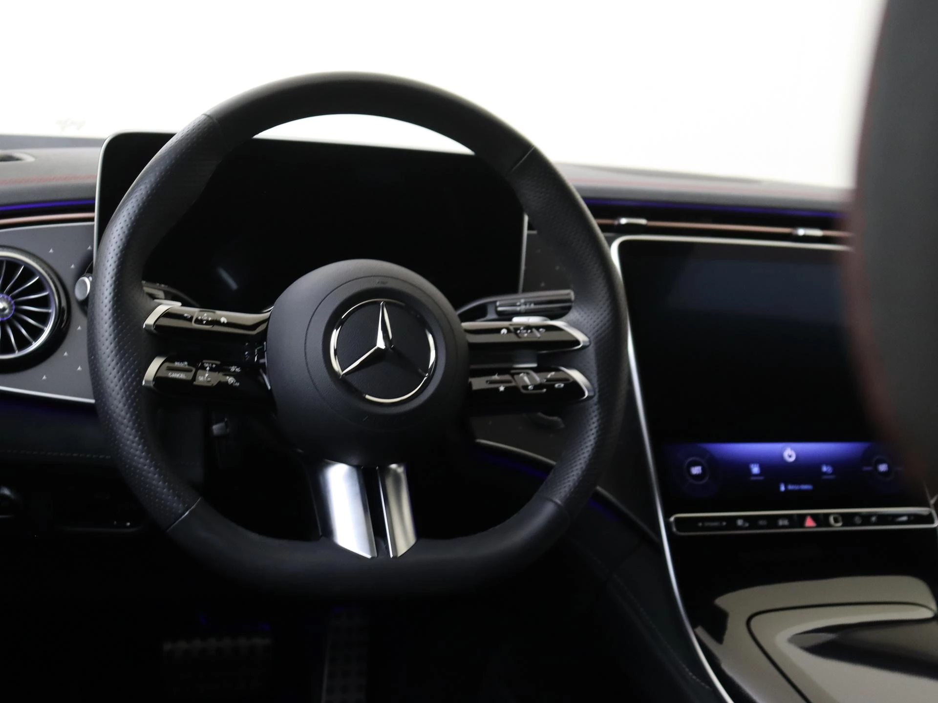 Mercedes-Benz-EQE-image-5