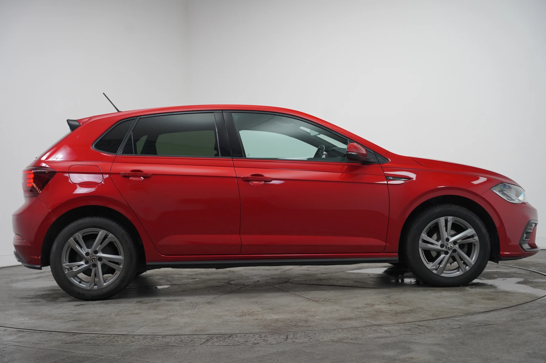 Volkswagen-Polo-image-3