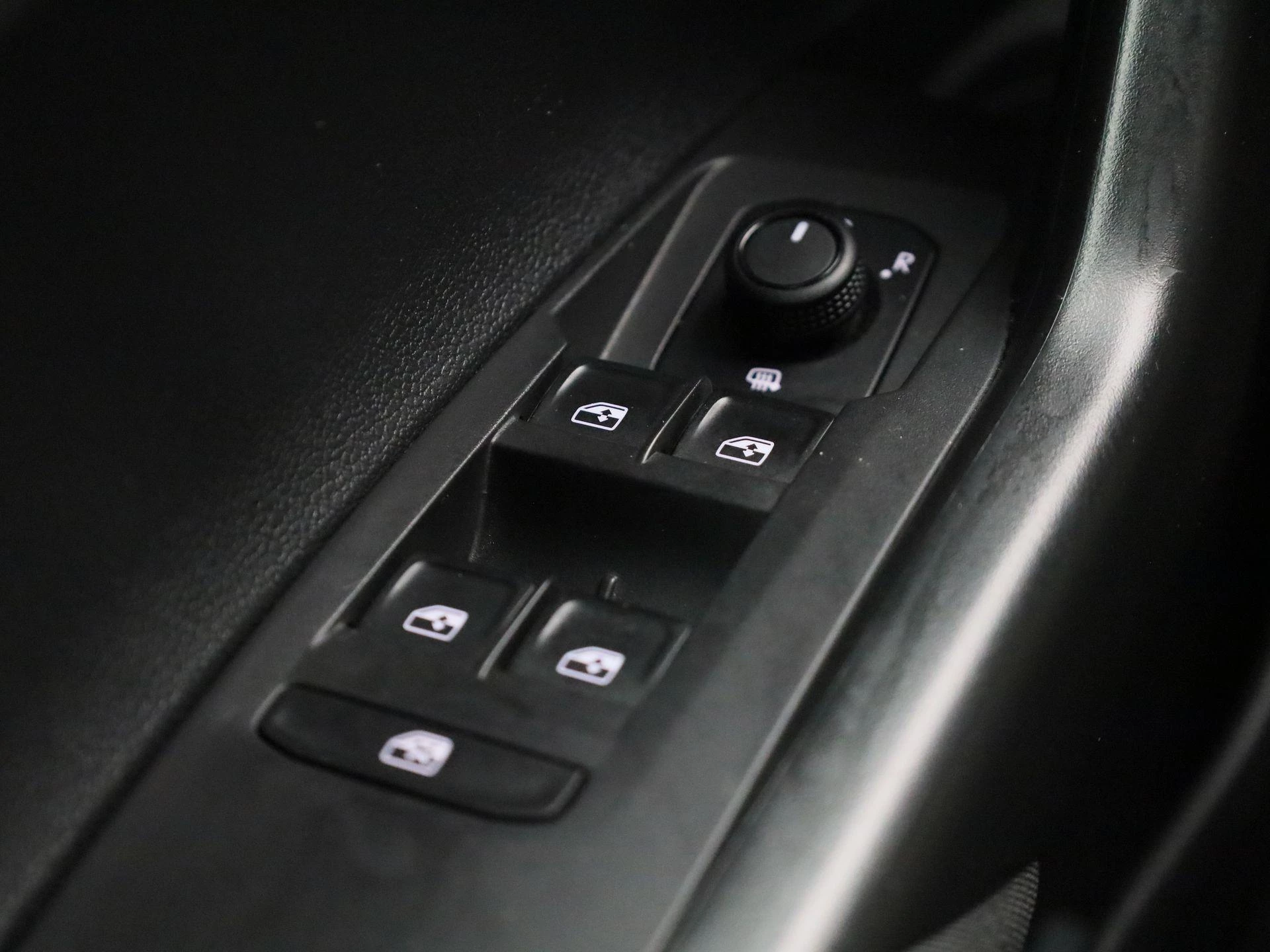 Volkswagen-Polo-image-29