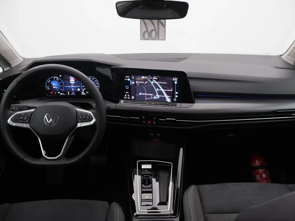 Volkswagen-Golf-image-15