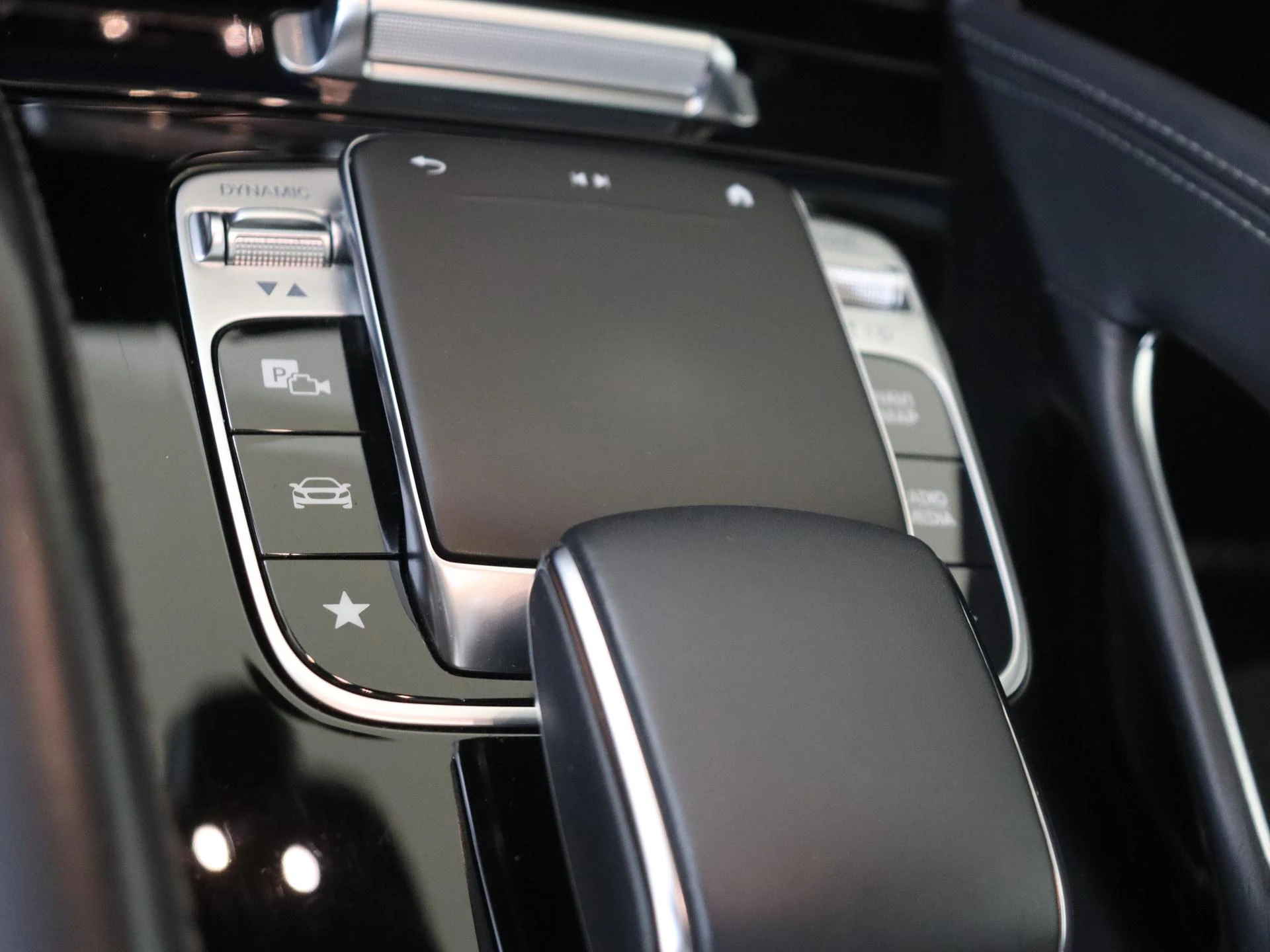Mercedes-Benz-GLE-image-29