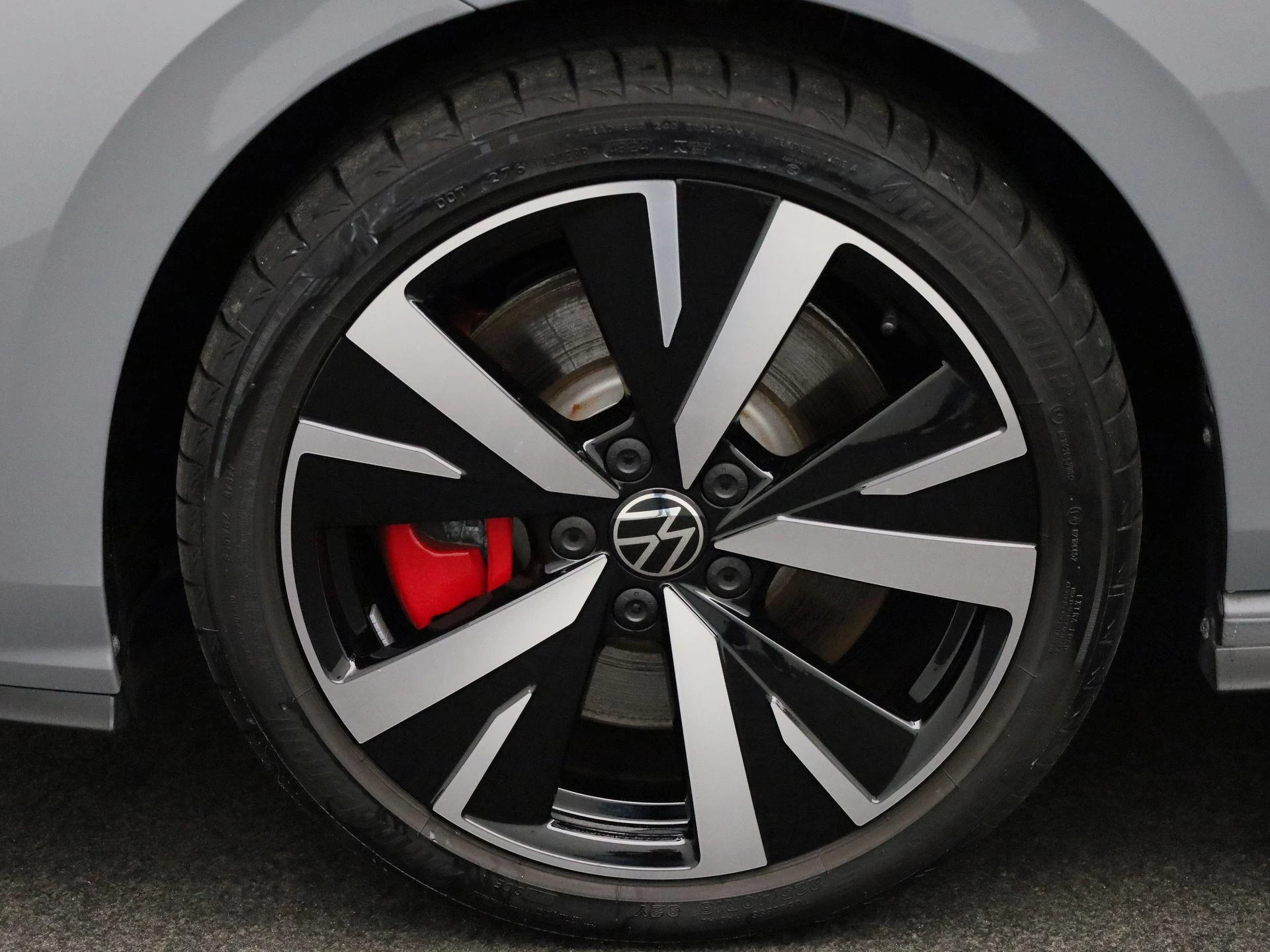 Volkswagen-Golf-image-12