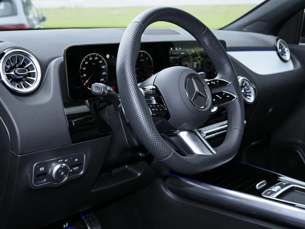 Mercedes-Benz-GLA 200 d-image-9