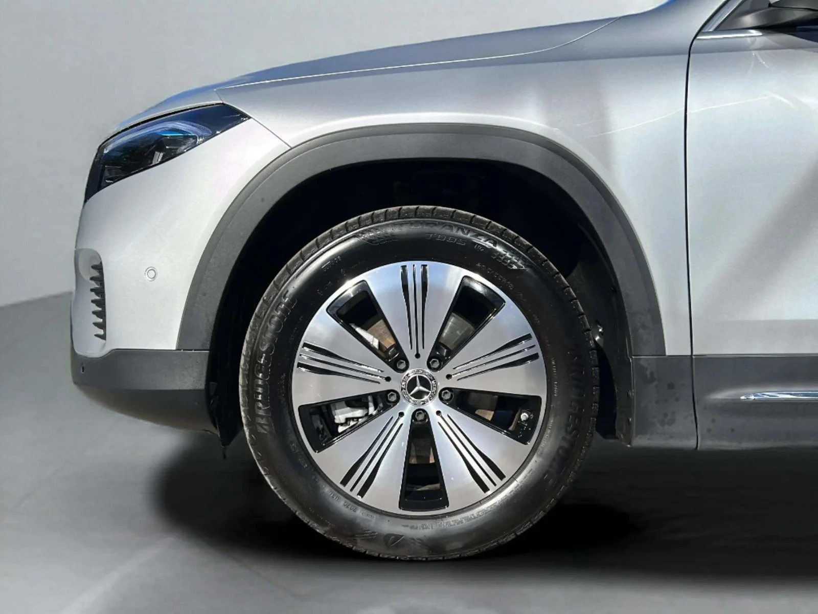 Mercedes-Benz-EQB-image-9