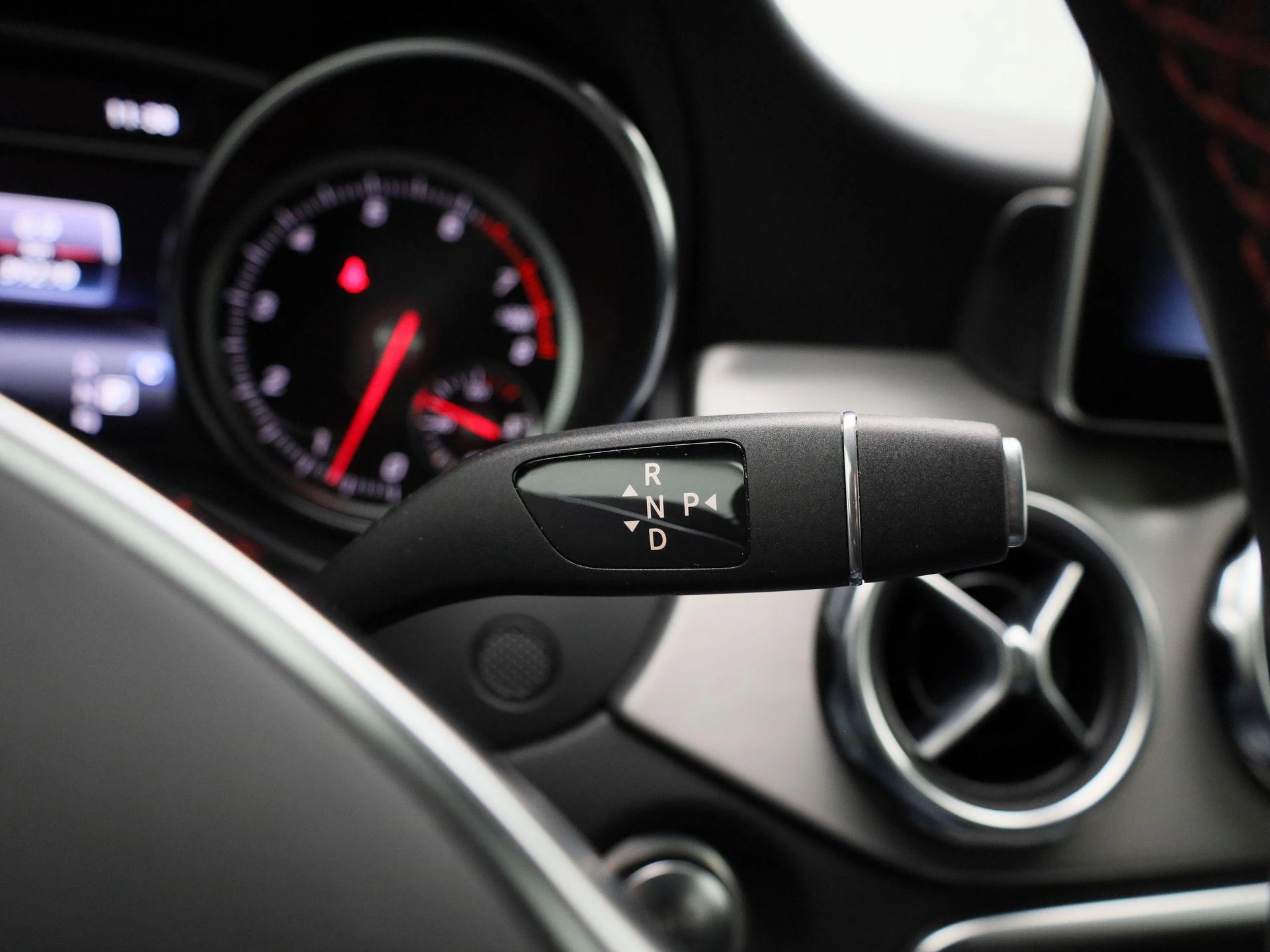 Mercedes-Benz-GLA-image-29