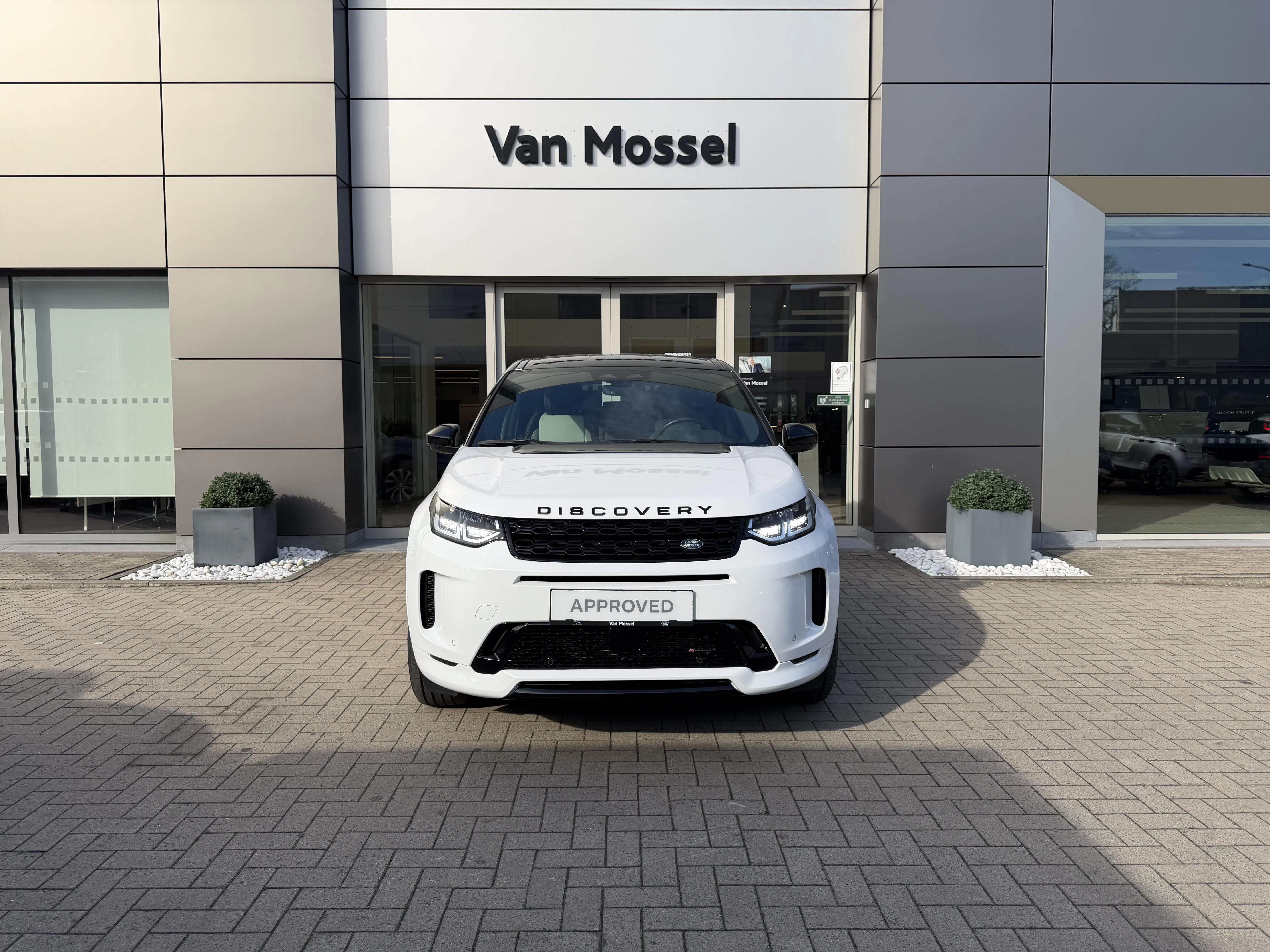 Land Rover-Discovery Sport-image-1