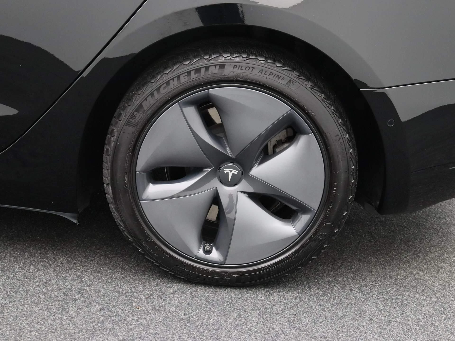 Tesla-Model 3-image-12