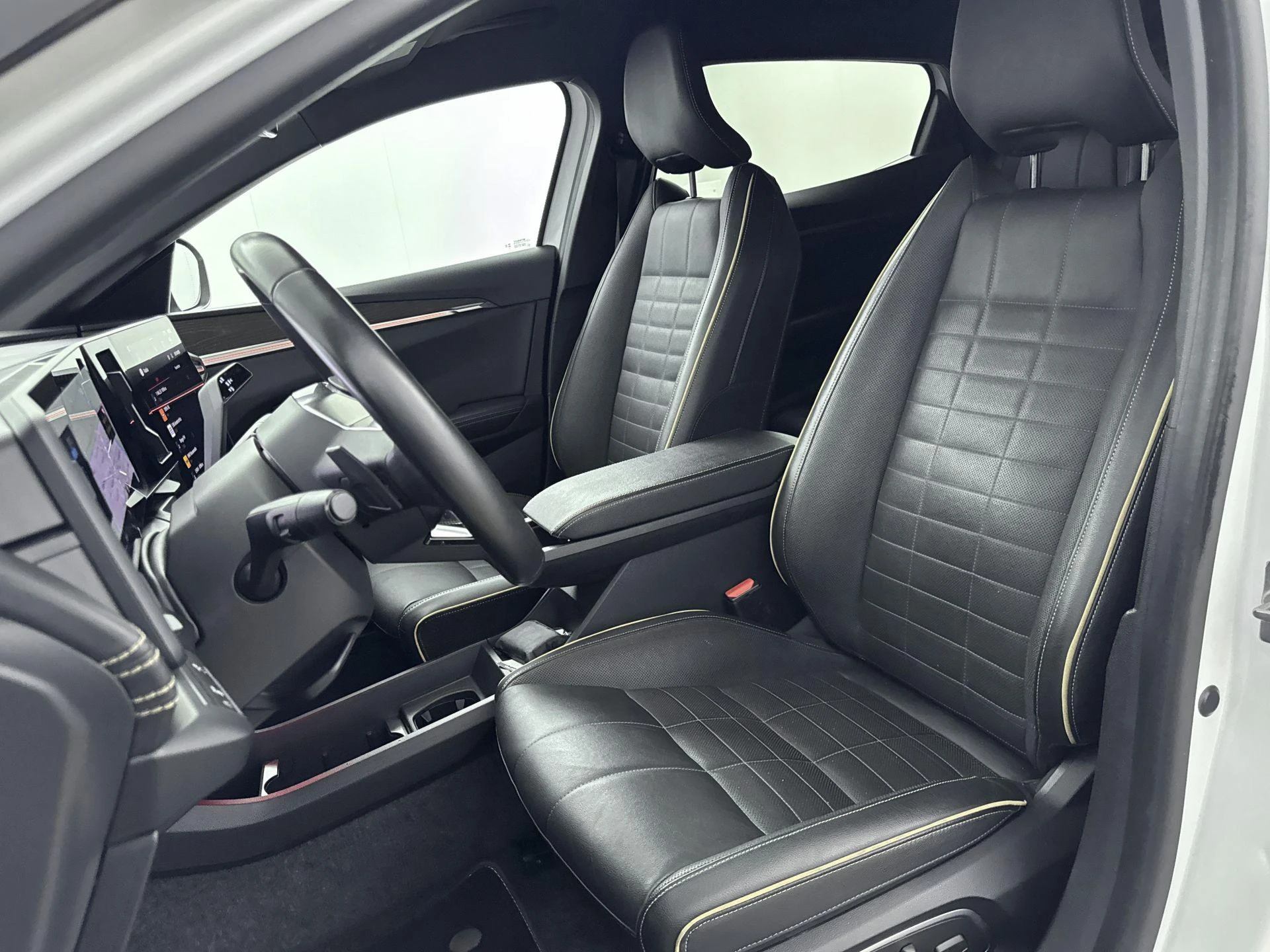Renault-Megane E-Tech-image-21