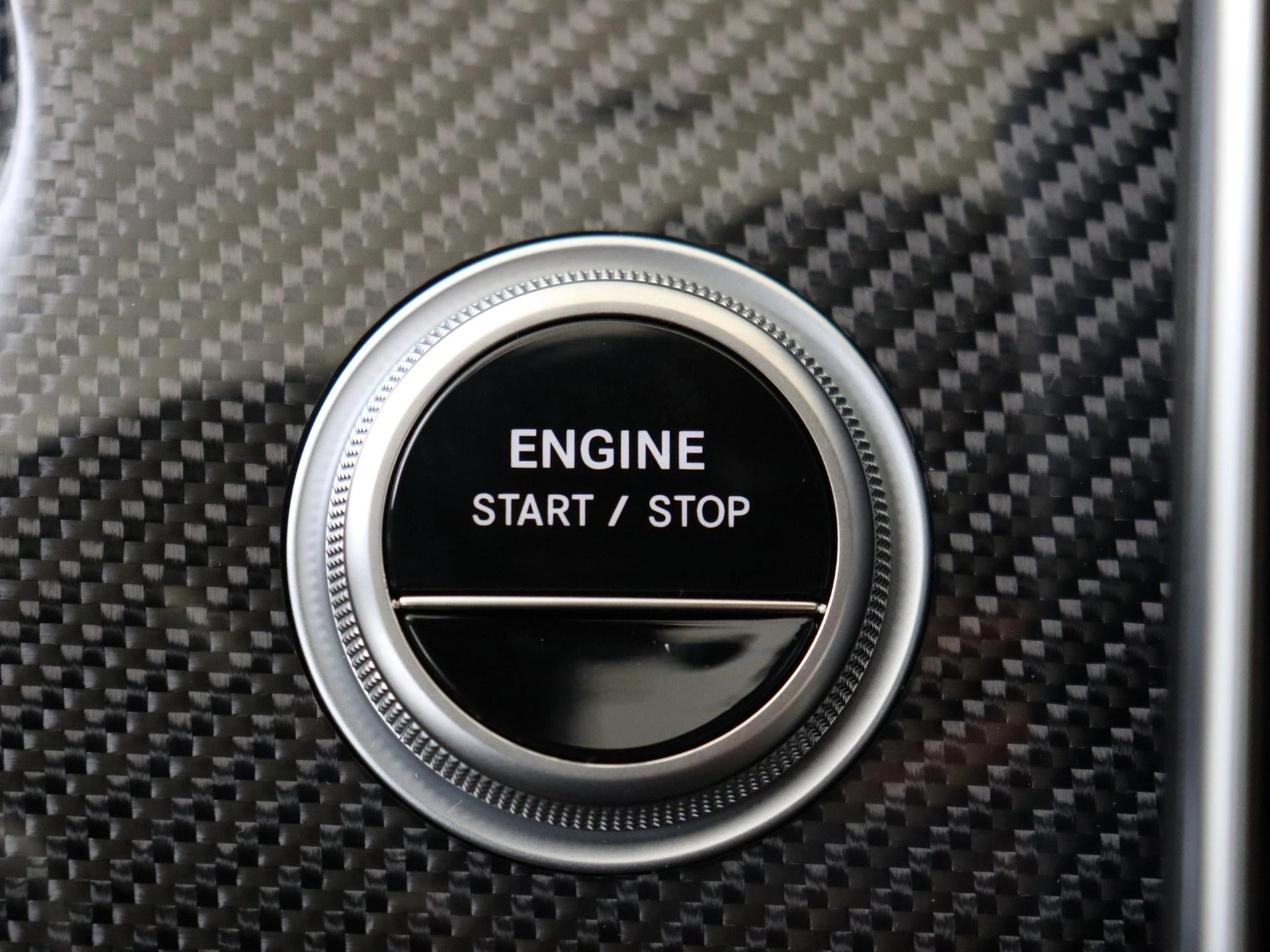 Mercedes-Benz-C-Klasse-image-17
