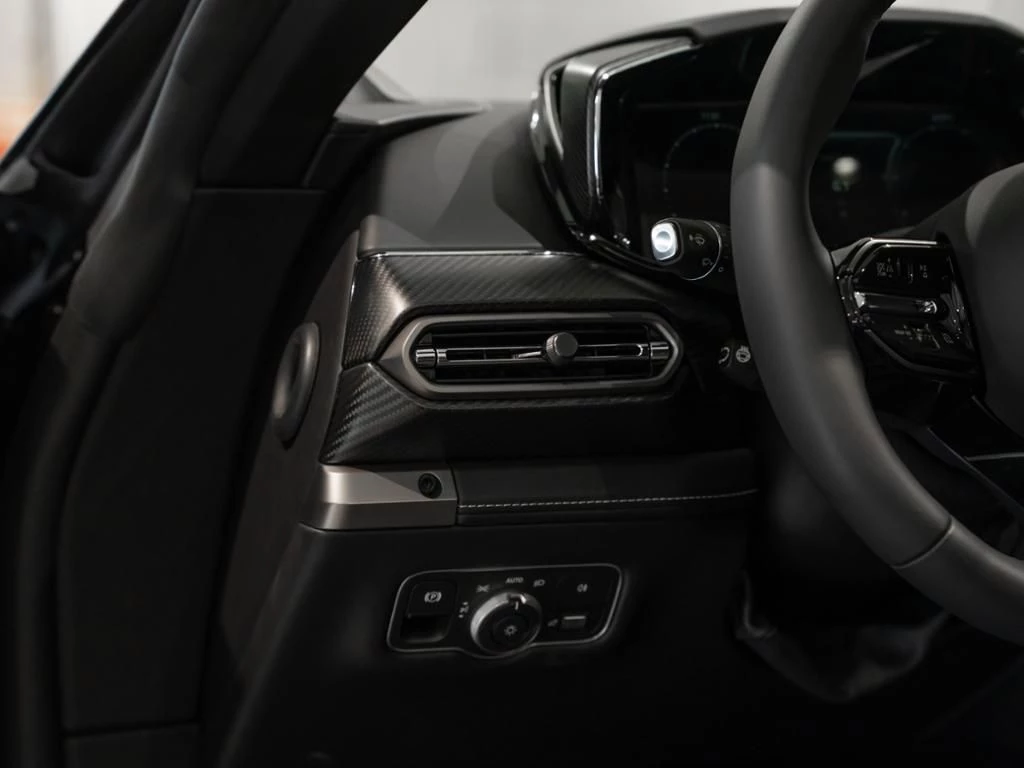 Aston Martin-Vanquish-image-25