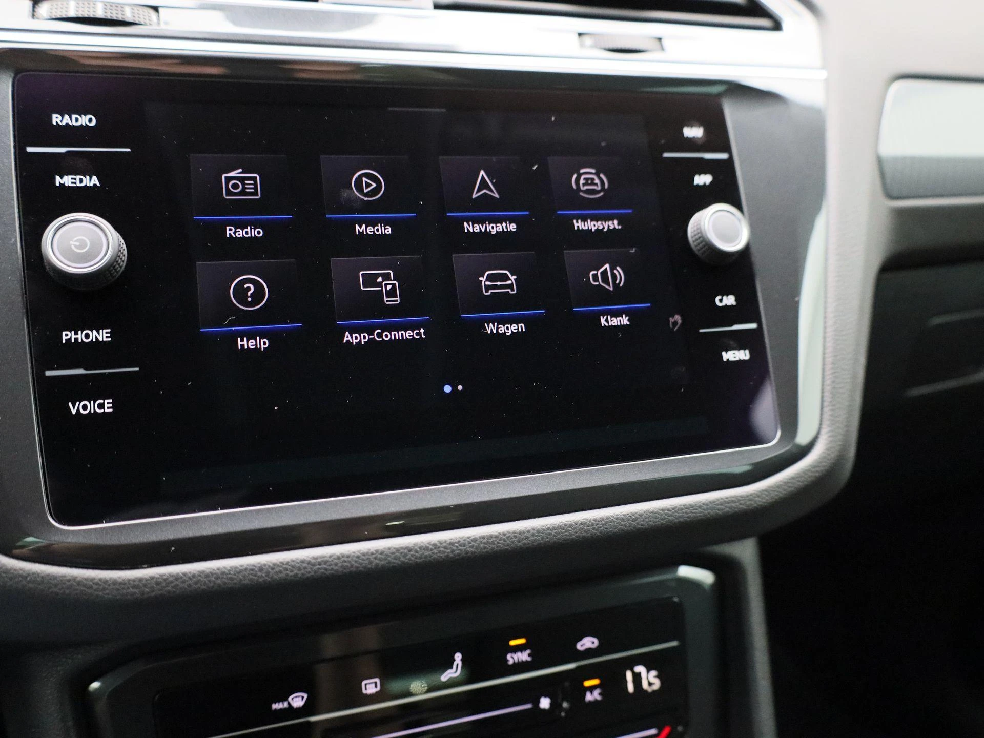 Volkswagen-Tiguan-image-23