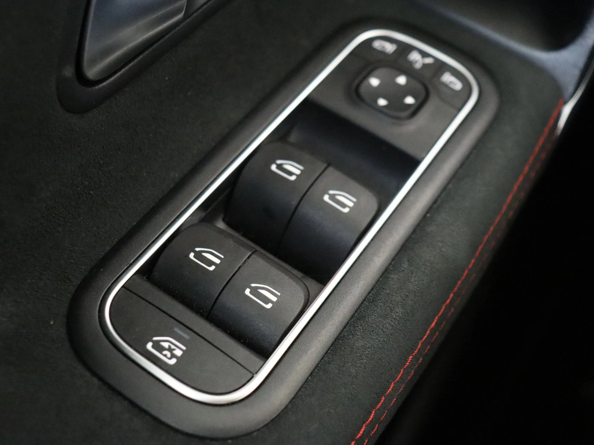 Mercedes-Benz-CLA-image-31