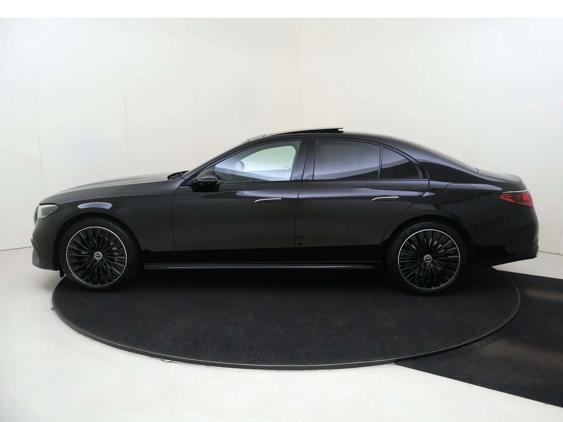 Mercedes-Benz-E-Klasse-image-8