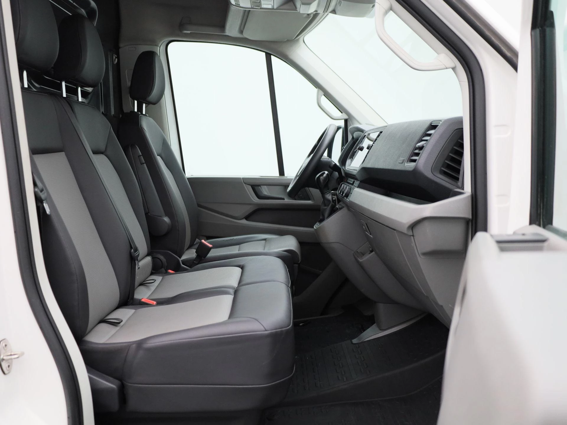 Volkswagen-Crafter-image-11