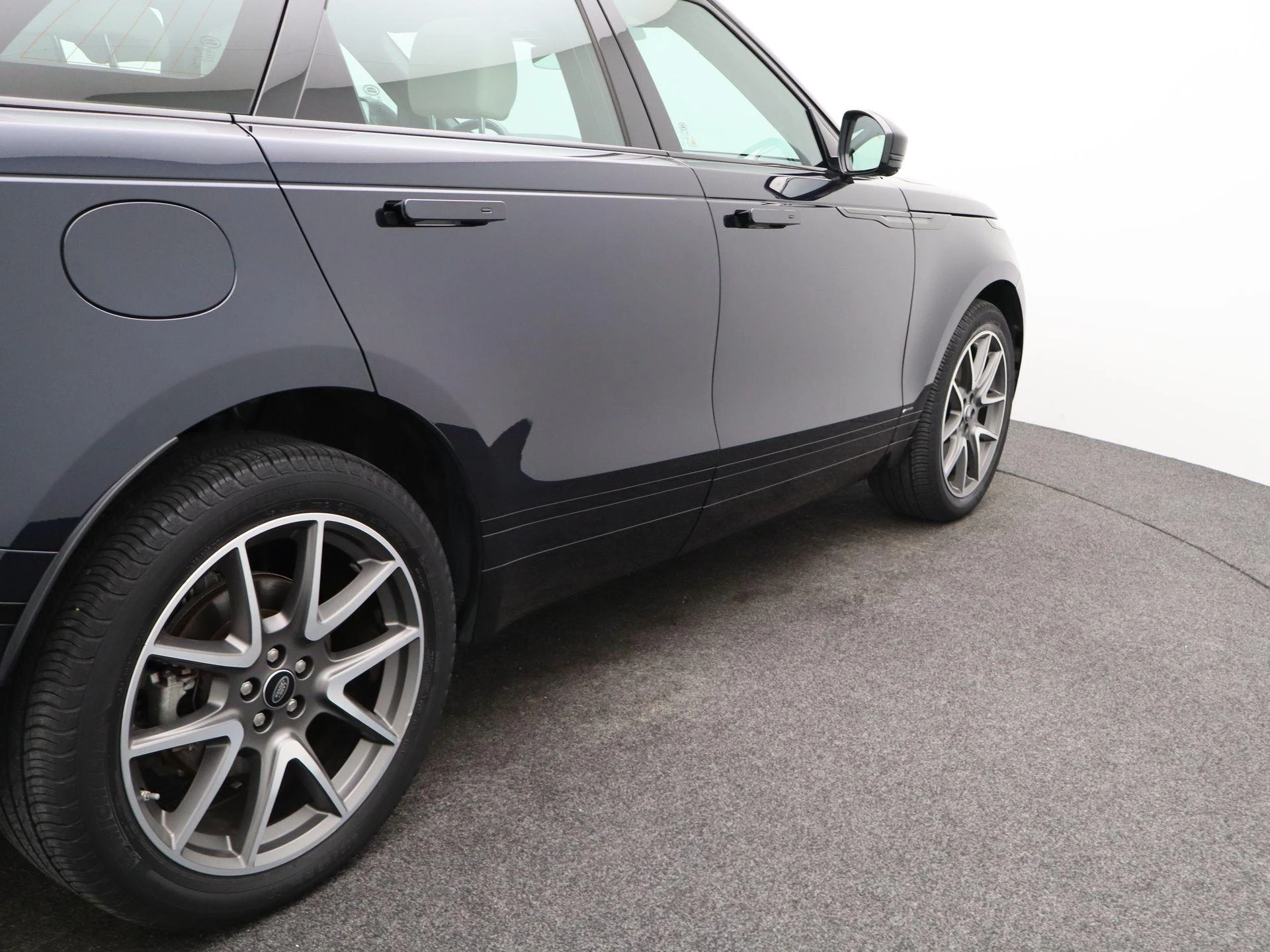 Land Rover-Range Rover Velar-image-43