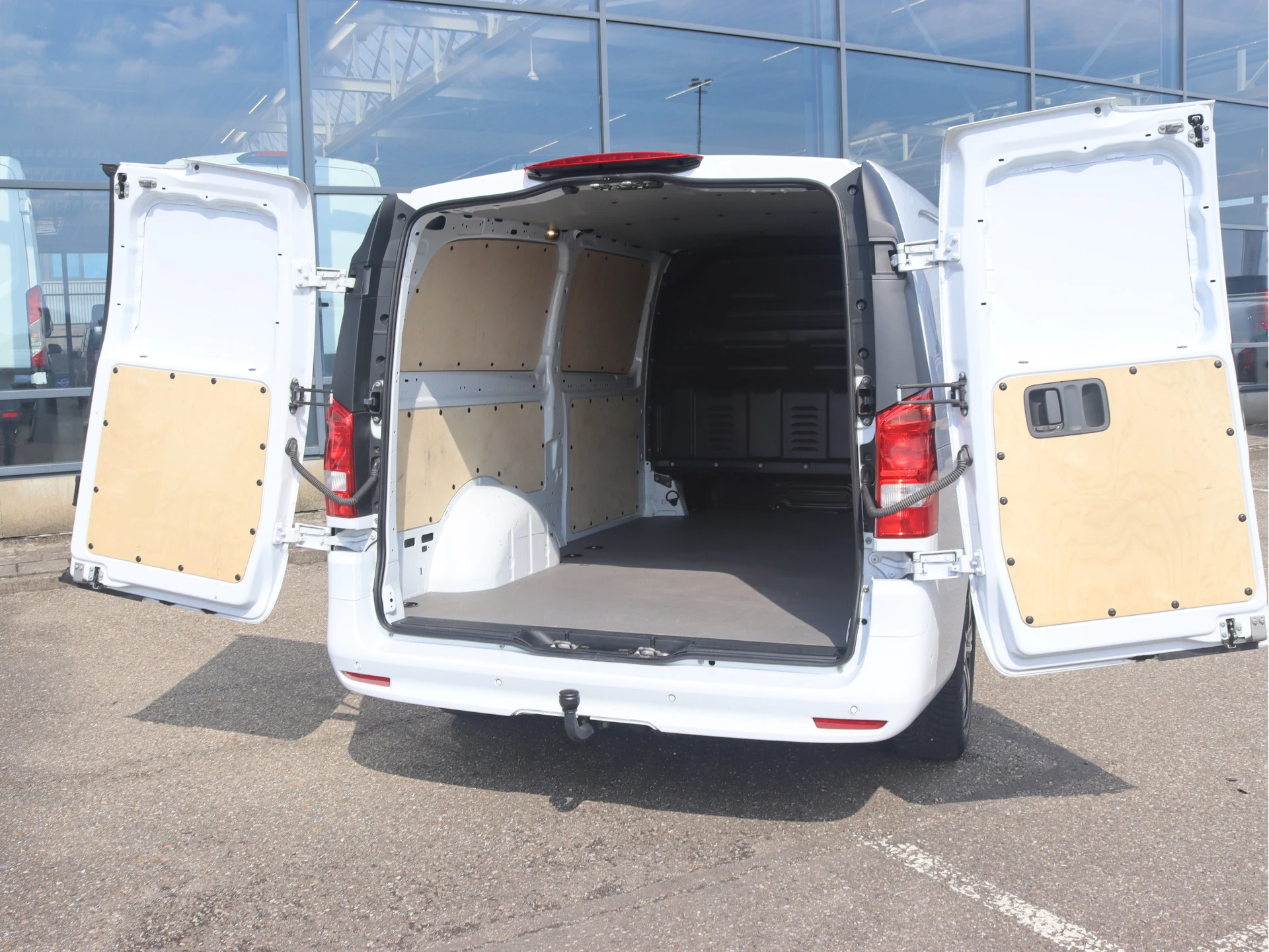 Mercedes-Benz-Vito-image-2