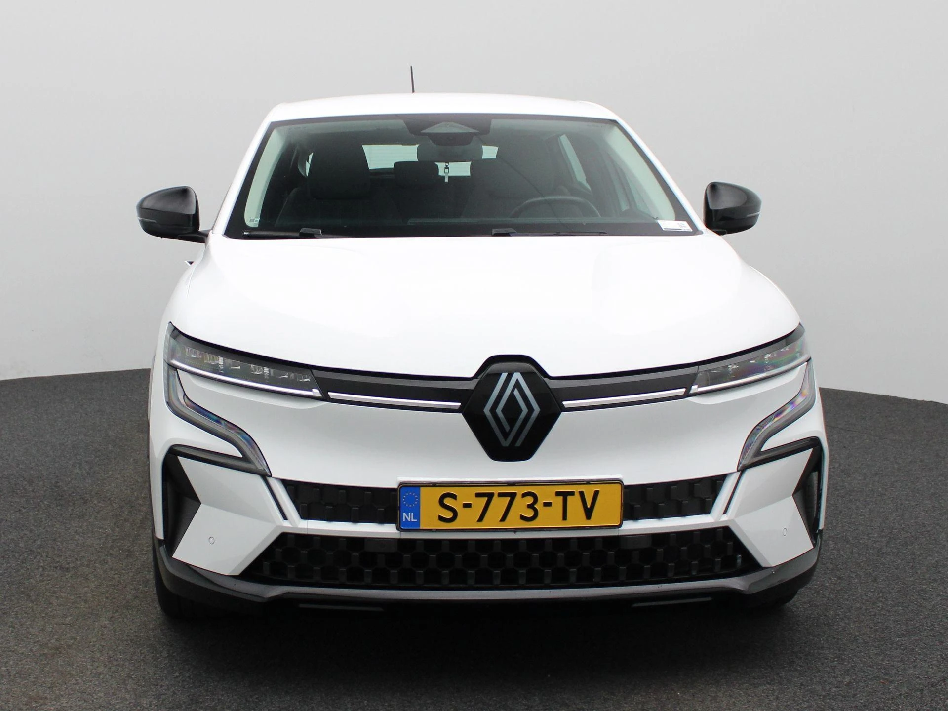 Renault-Megane E-Tech-image-2
