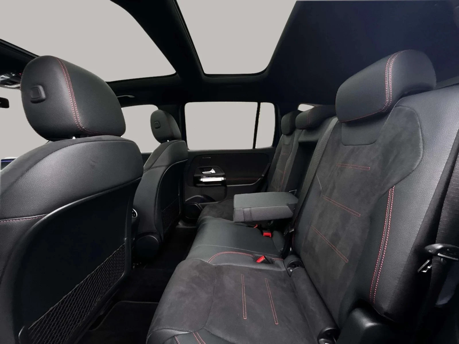 Mercedes-Benz-EQB-image-12