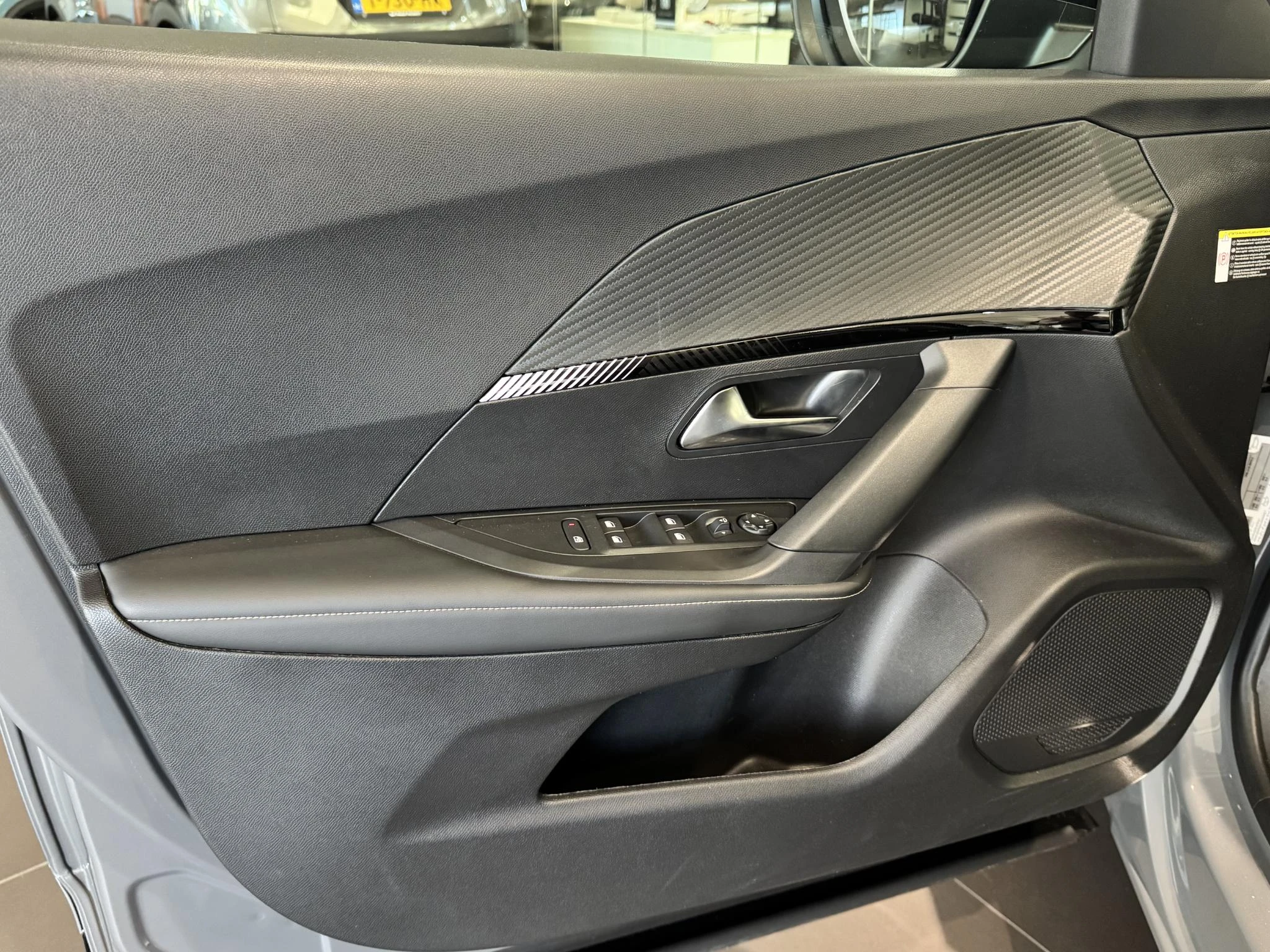 Peugeot e-2008 EV Allure Avantage 54 kWh