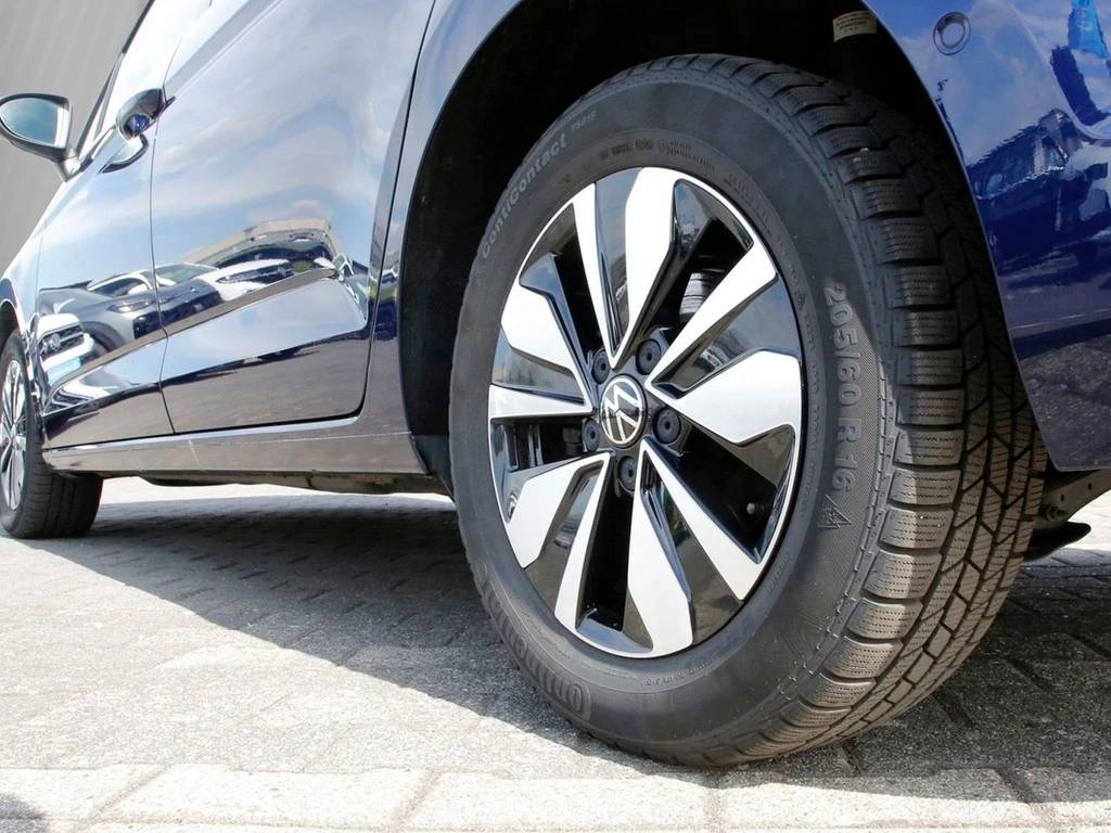 Volkswagen-Touran-image-3