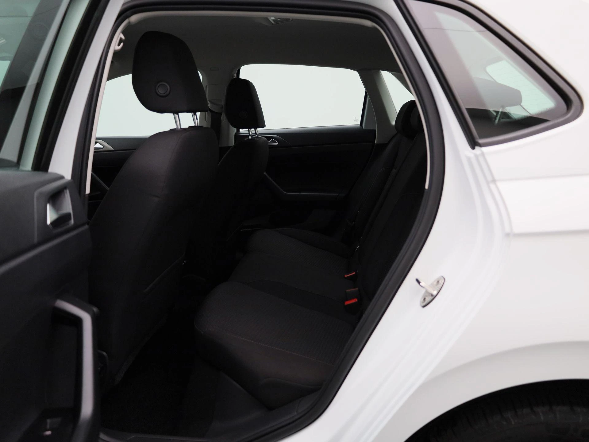 Volkswagen-Polo-image-9
