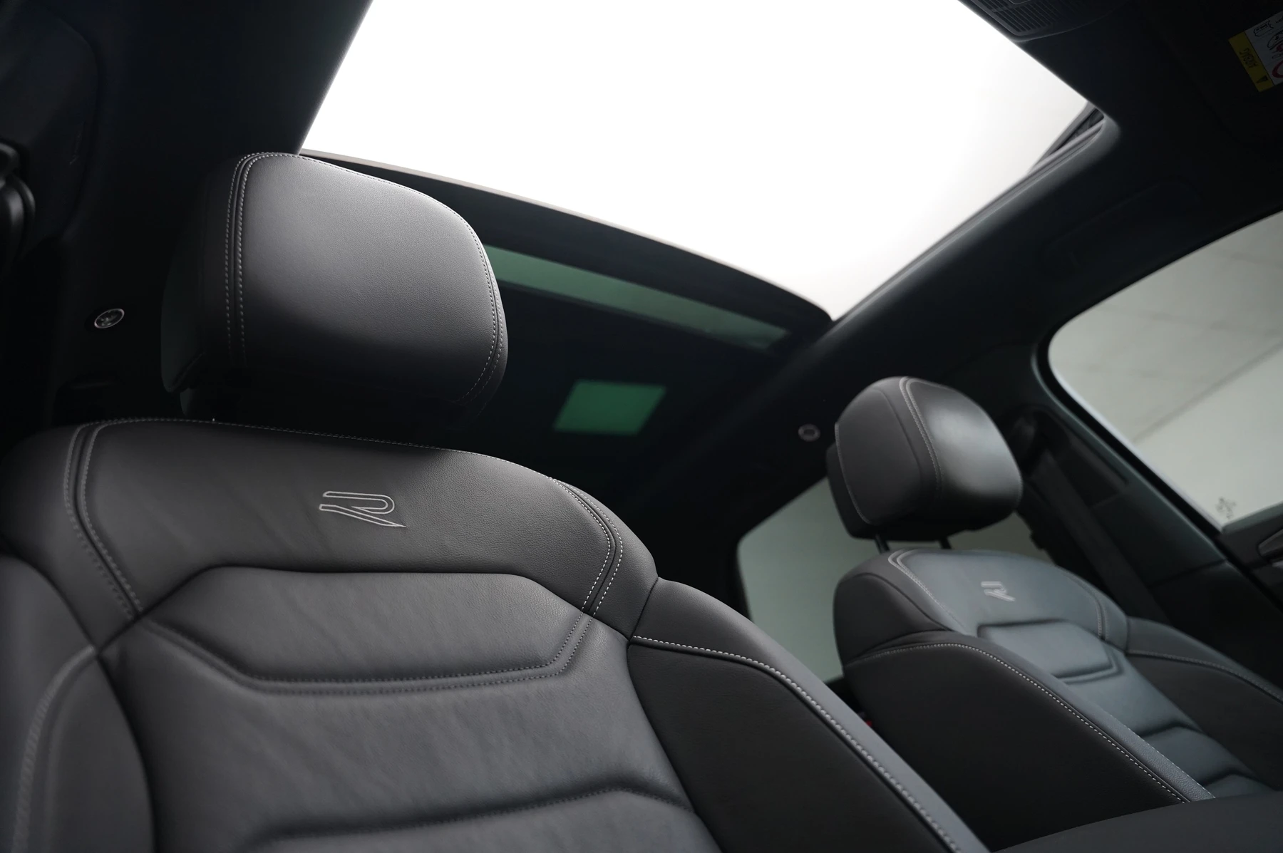 Volkswagen-Touareg-image-32
