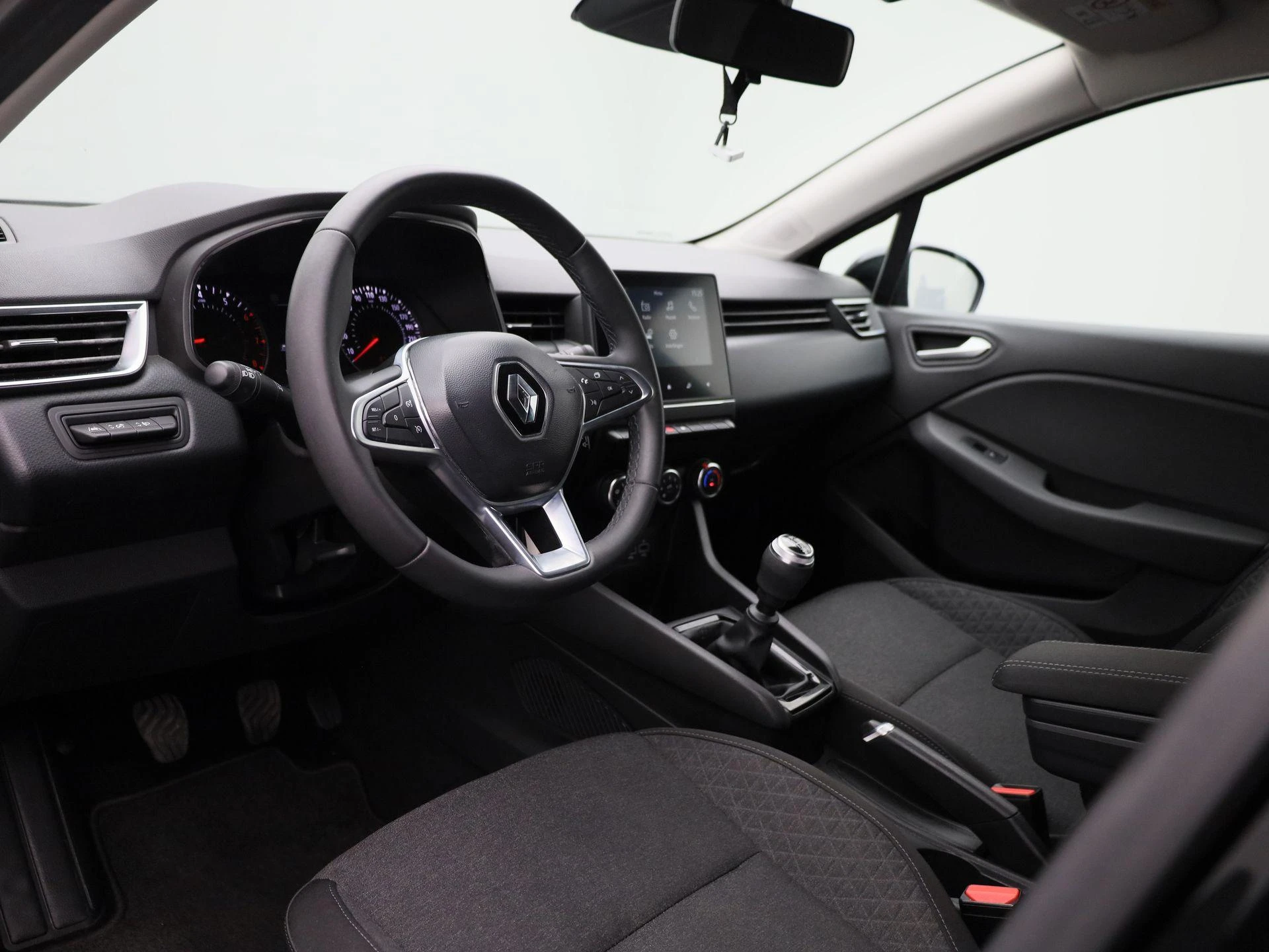 Renault-Clio-image-27