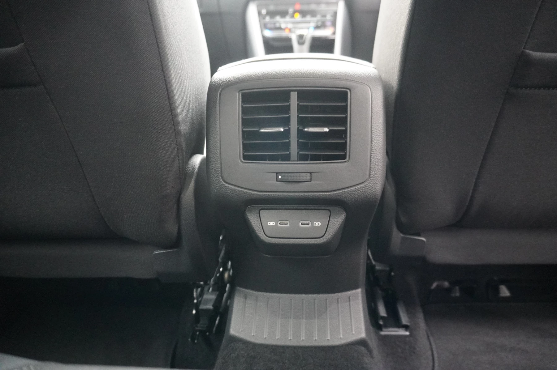 Volkswagen-T-Roc-image-8