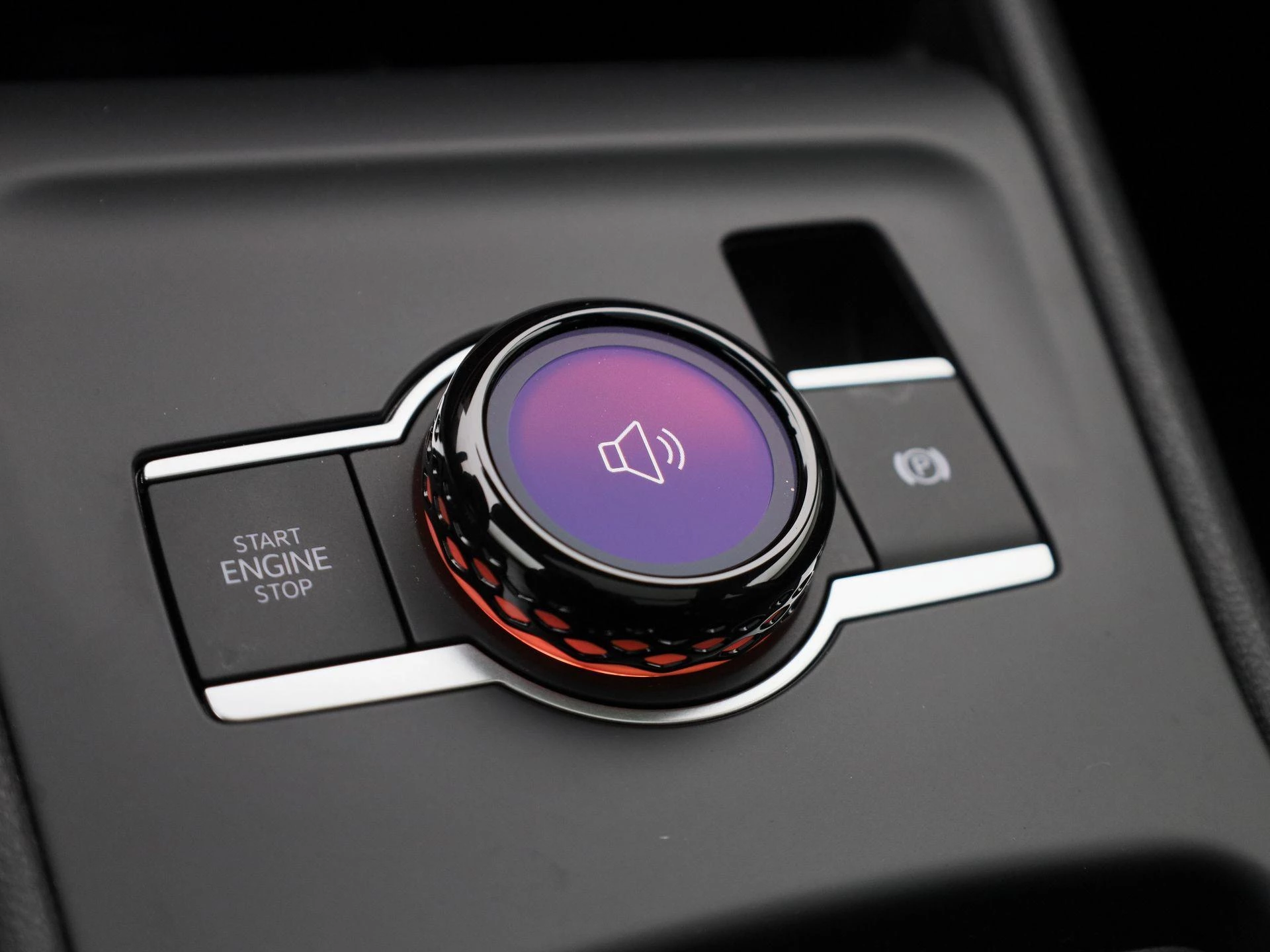 Volkswagen-Tiguan-image-19