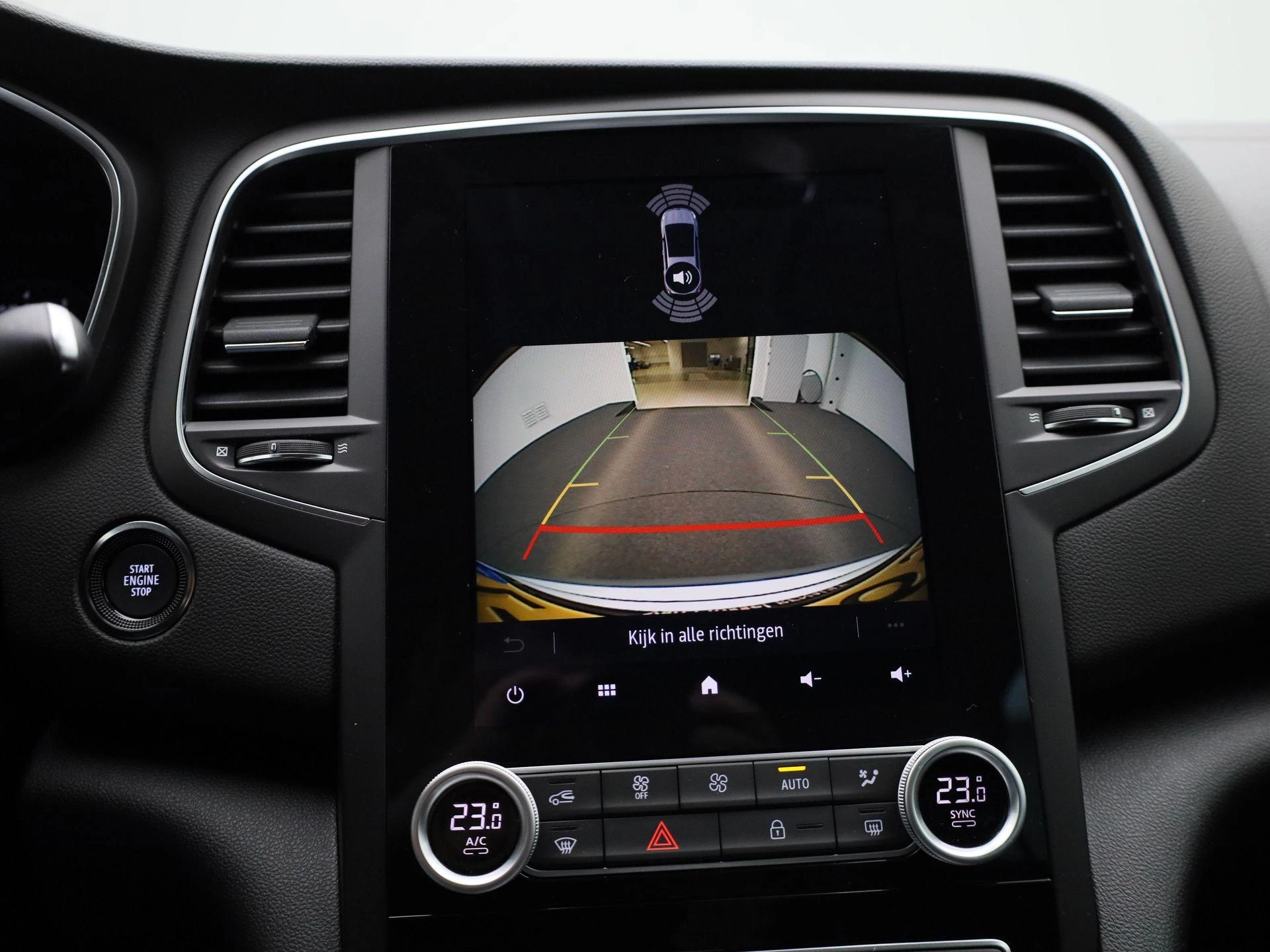 Renault-Mégane Estate-image-26