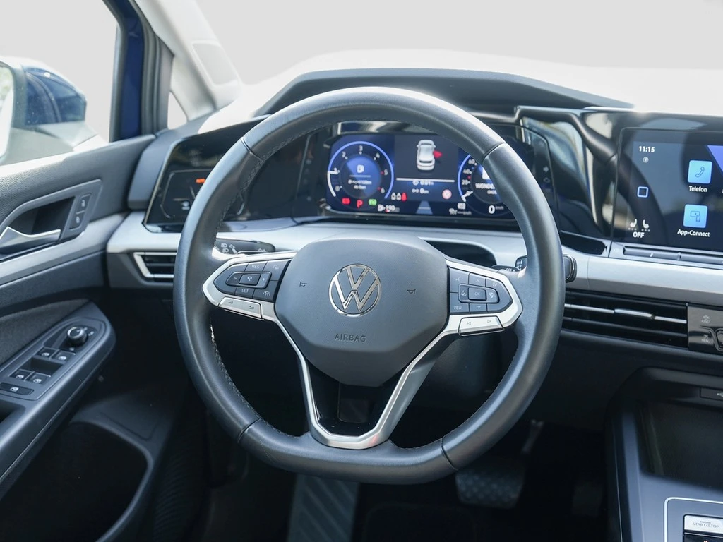 Volkswagen-Golf-image-12