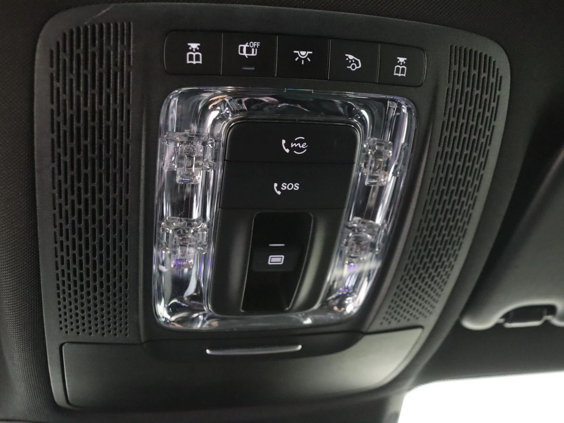 Mercedes-Benz-GLB-image-33