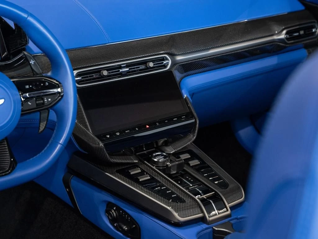 Aston Martin-Vanquish-image-10