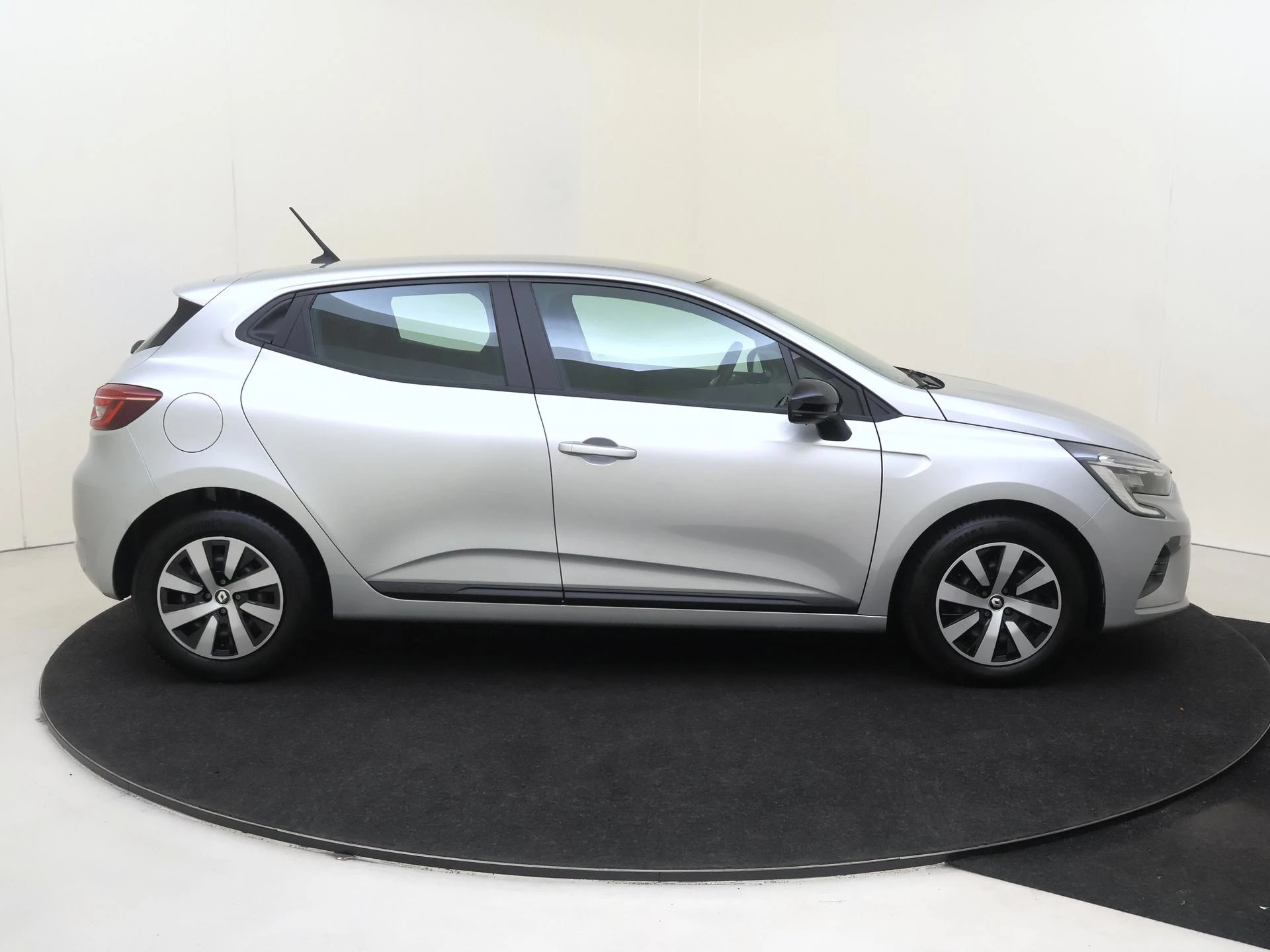 Renault-Clio-image-8