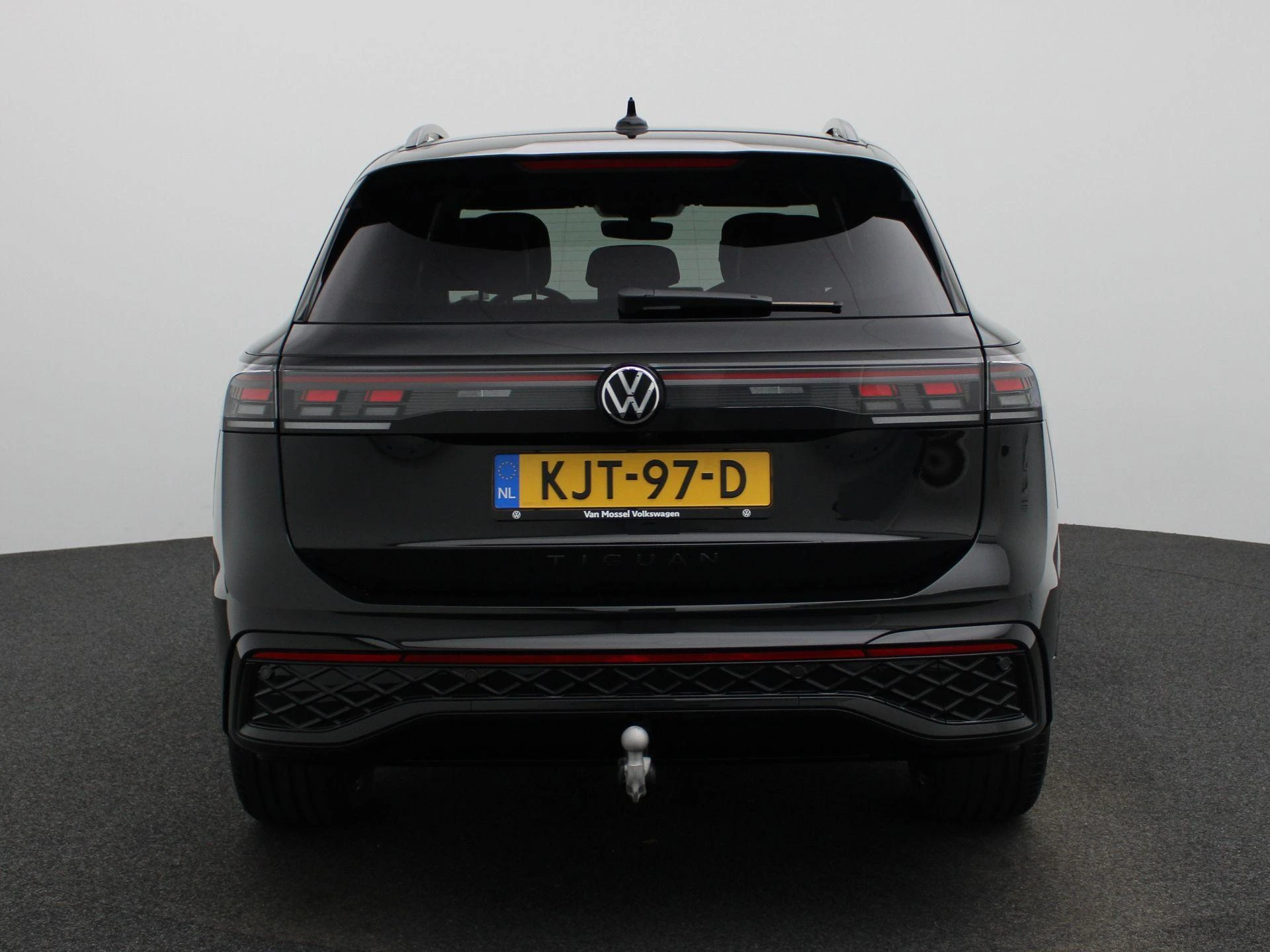 Volkswagen-Tiguan-image-4