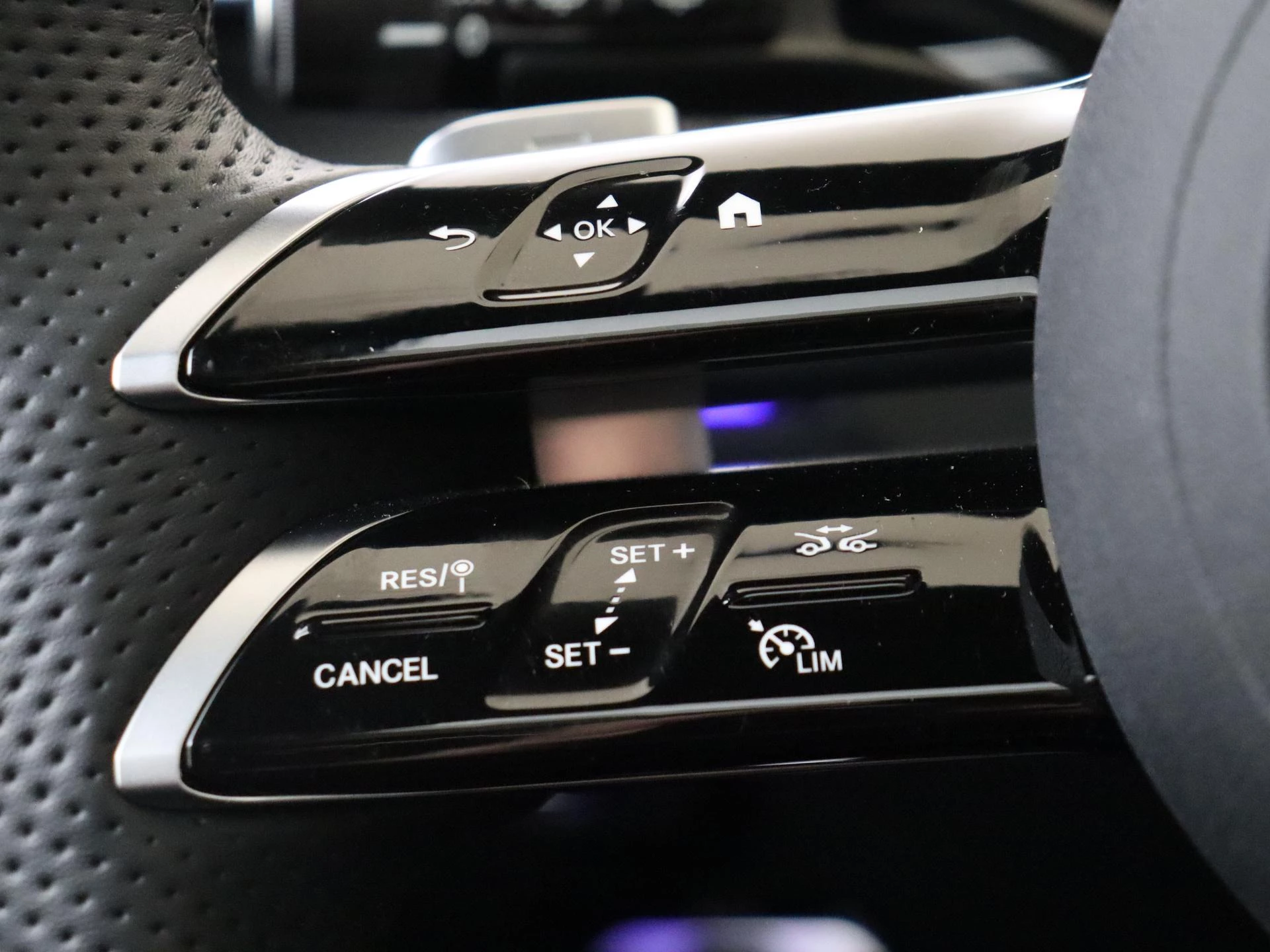 Mercedes-Benz-C-Klasse-image-13