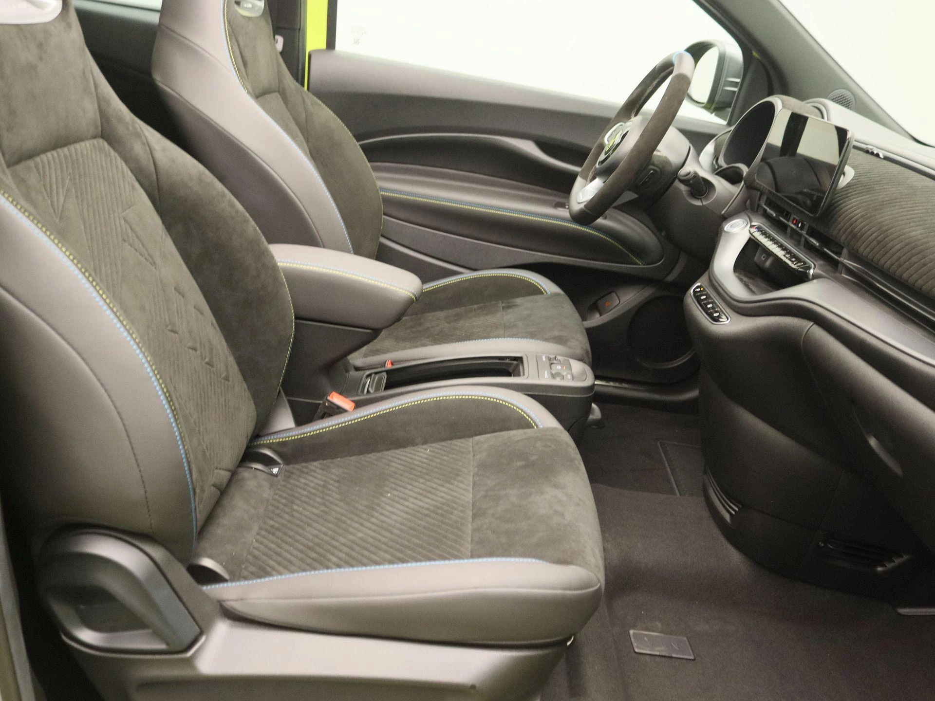 Abarth-500e-image-25