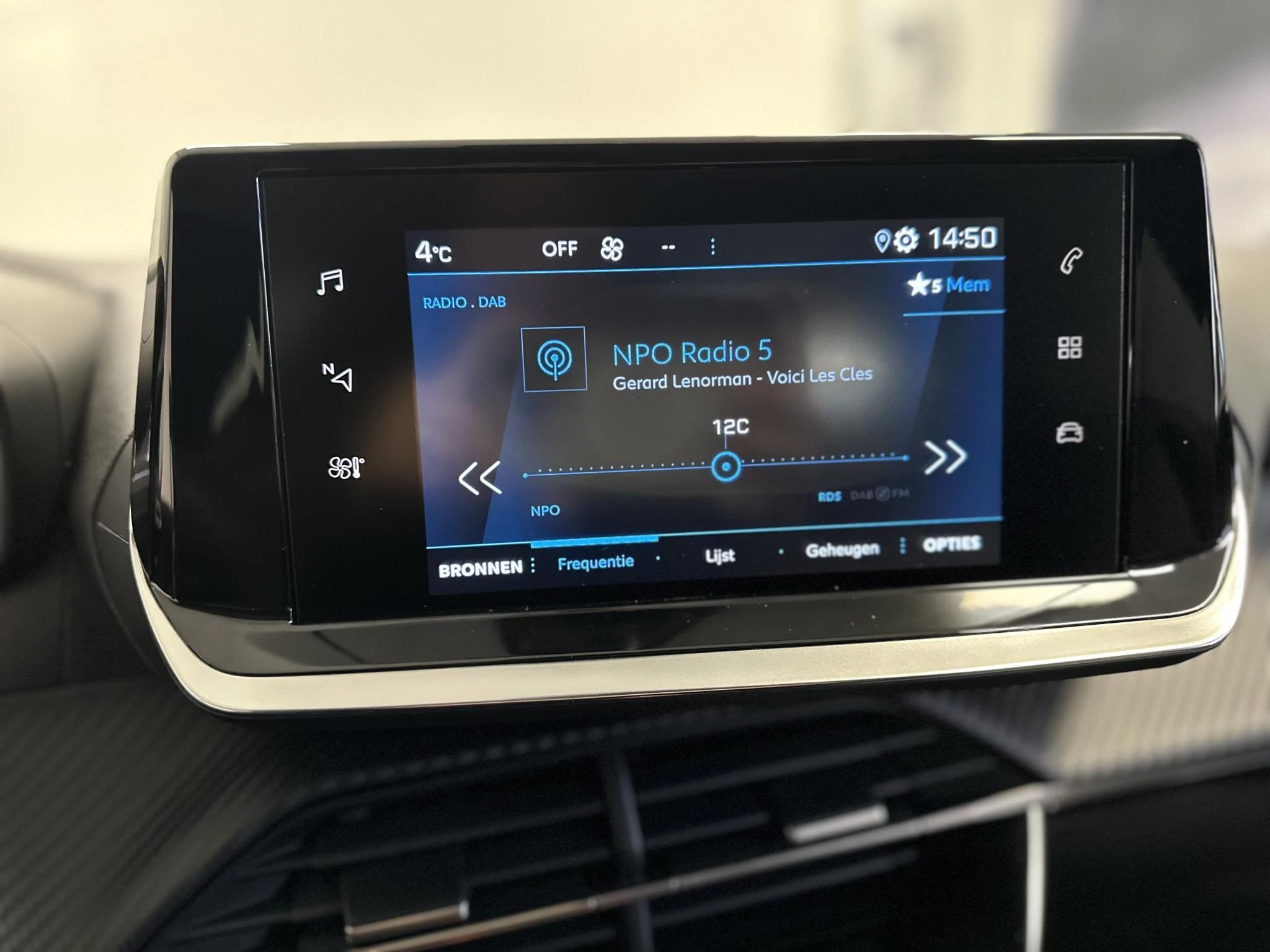 Peugeot-208-image-13