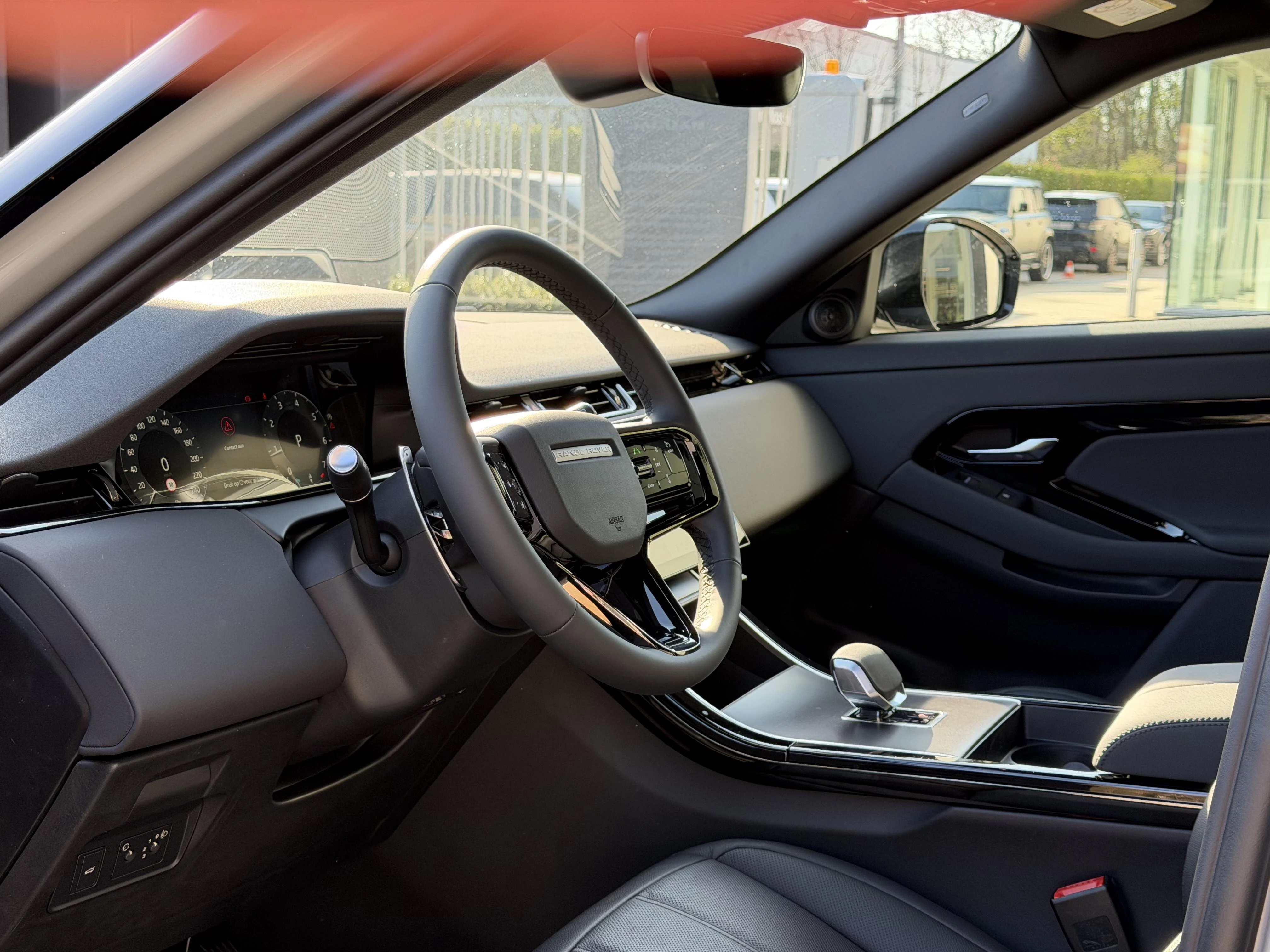 Land Rover-Range Rover Evoque-image-2