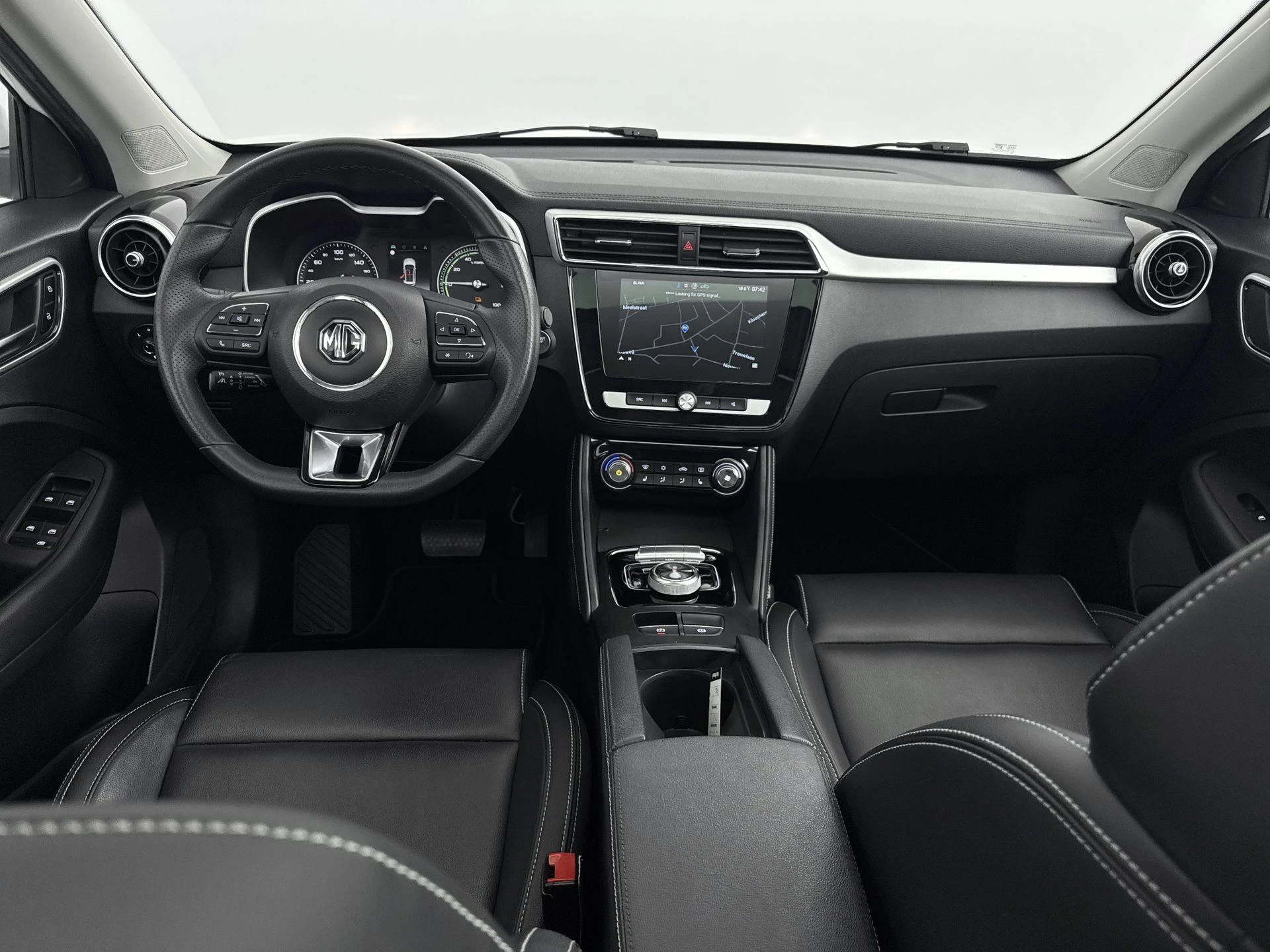 MG-ZS EV-image-15
