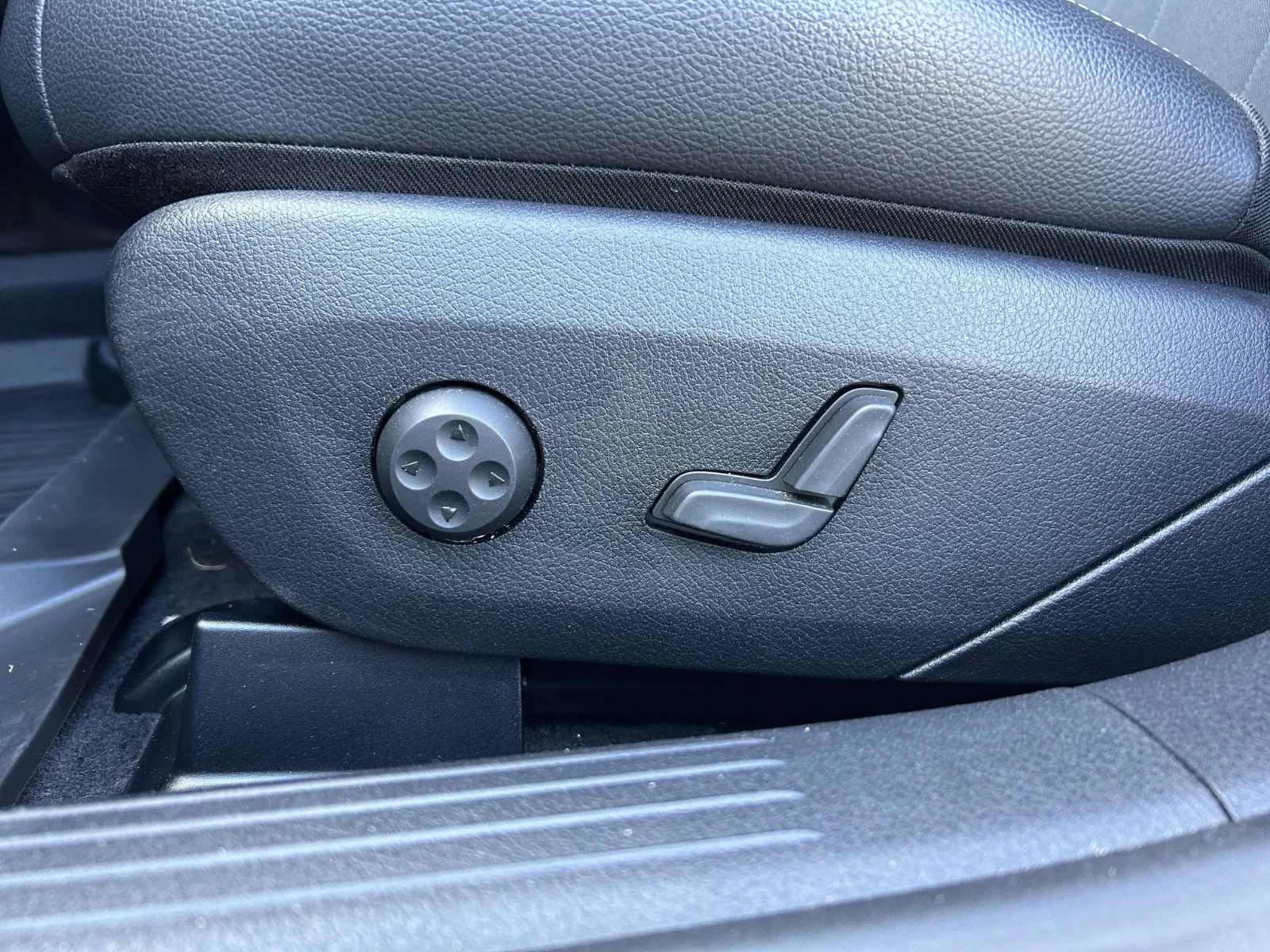 Mercedes-Benz EQE EQE300 Electric Art