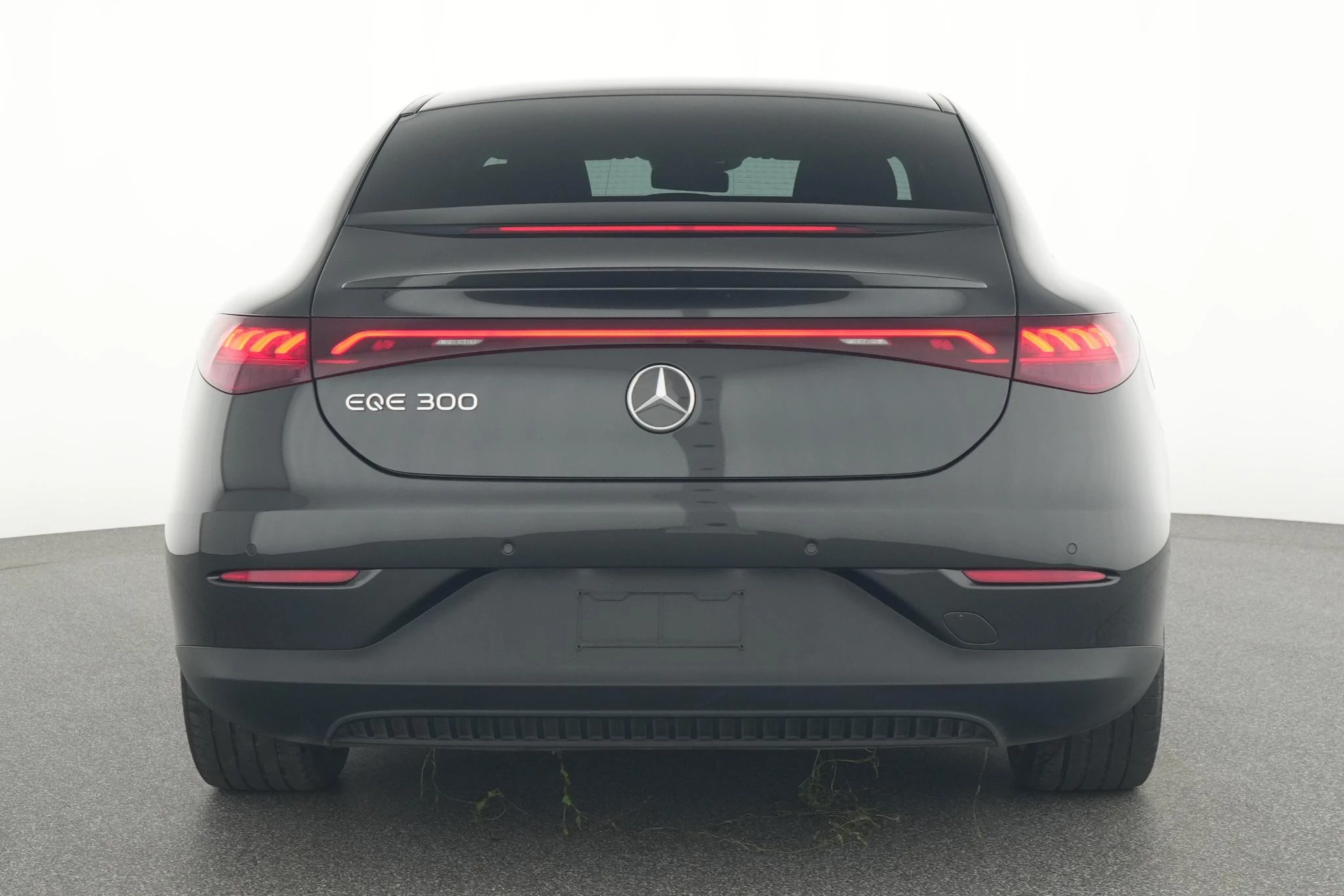 Mercedes-Benz-EQE-image-11