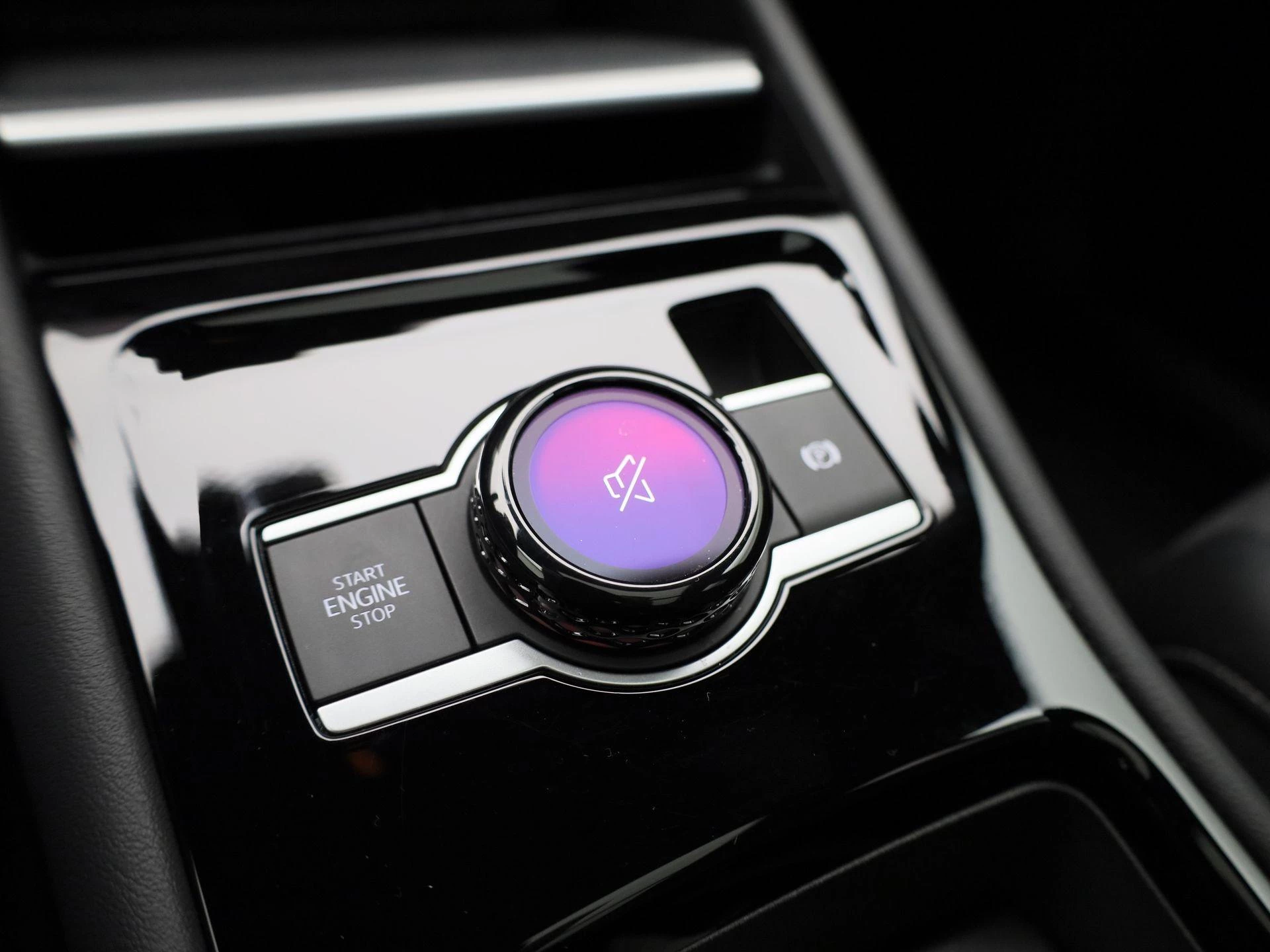 Volkswagen-Tiguan-image-26