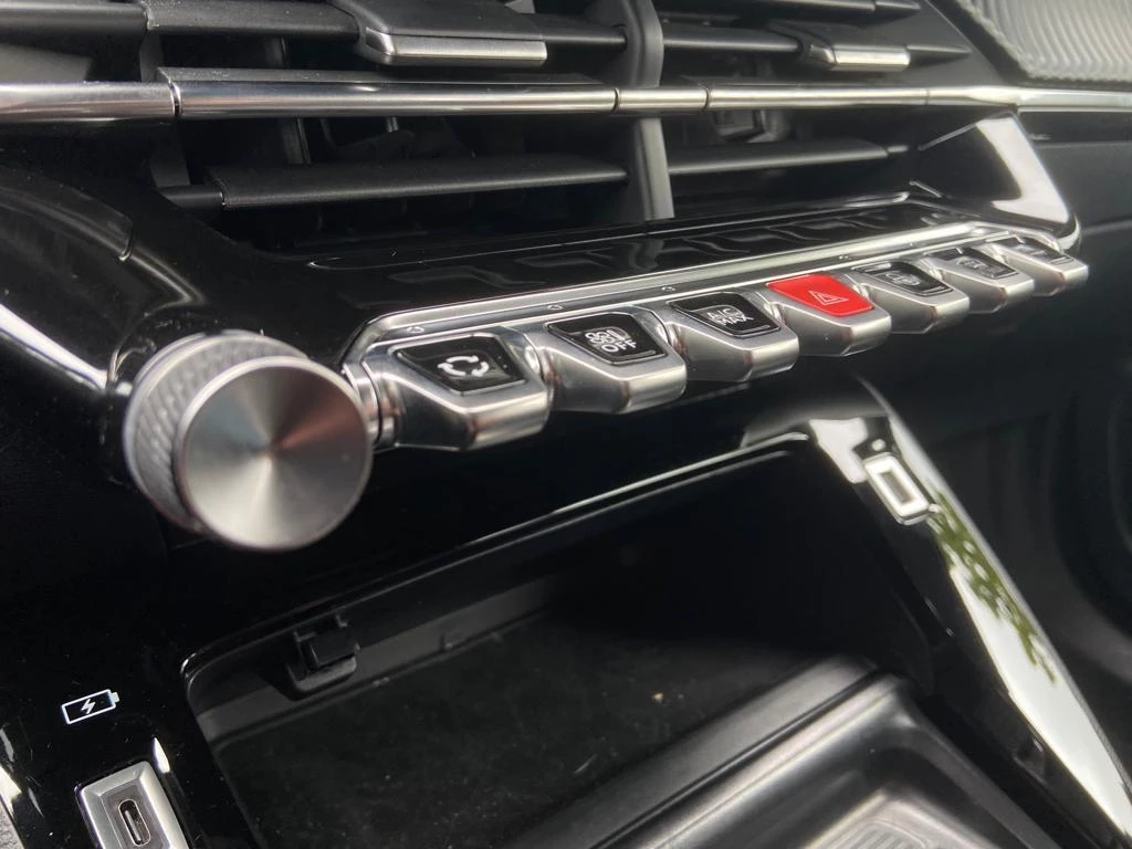 Peugeot-e-2008-image-22