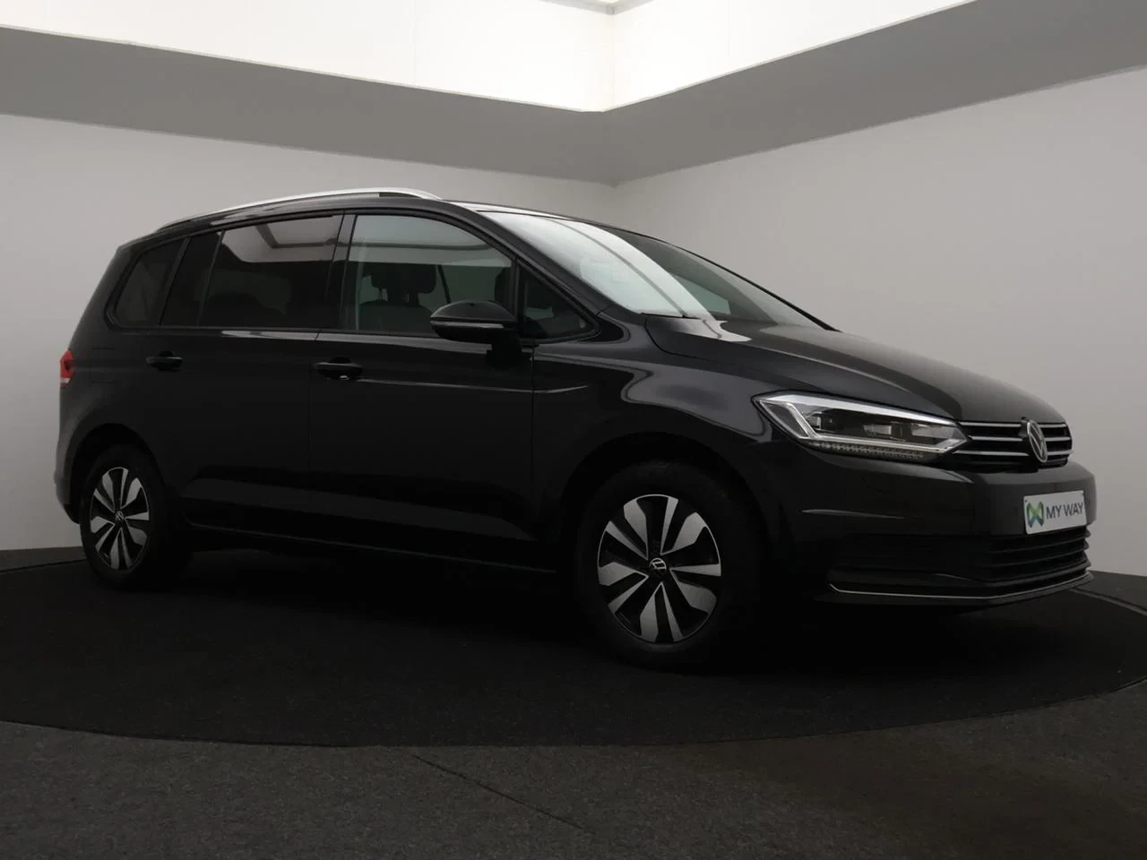 Volkswagen-Touran-image-4